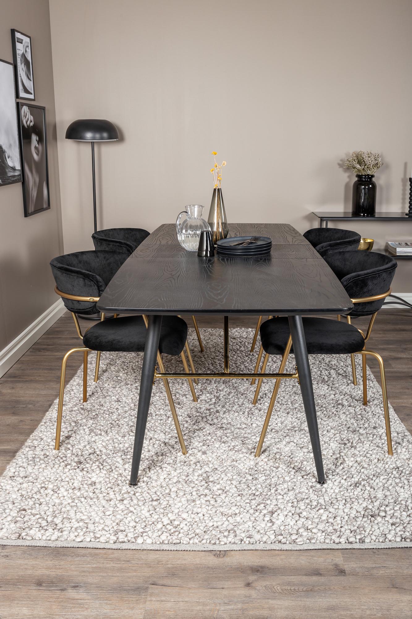 Gold Esszimmerset ausziehbar + Arrow 180cm/4St. in Schwarz / Gold präsentiert im Onlineshop von KAQTU Design AG. Esszimmerset ist von Venture Home