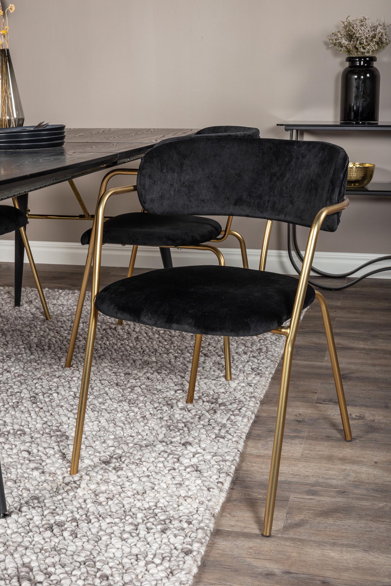Gold Esszimmerset ausziehbar + Arrow 180cm/4St. in Schwarz / Gold präsentiert im Onlineshop von KAQTU Design AG. Esszimmerset ist von Venture Home