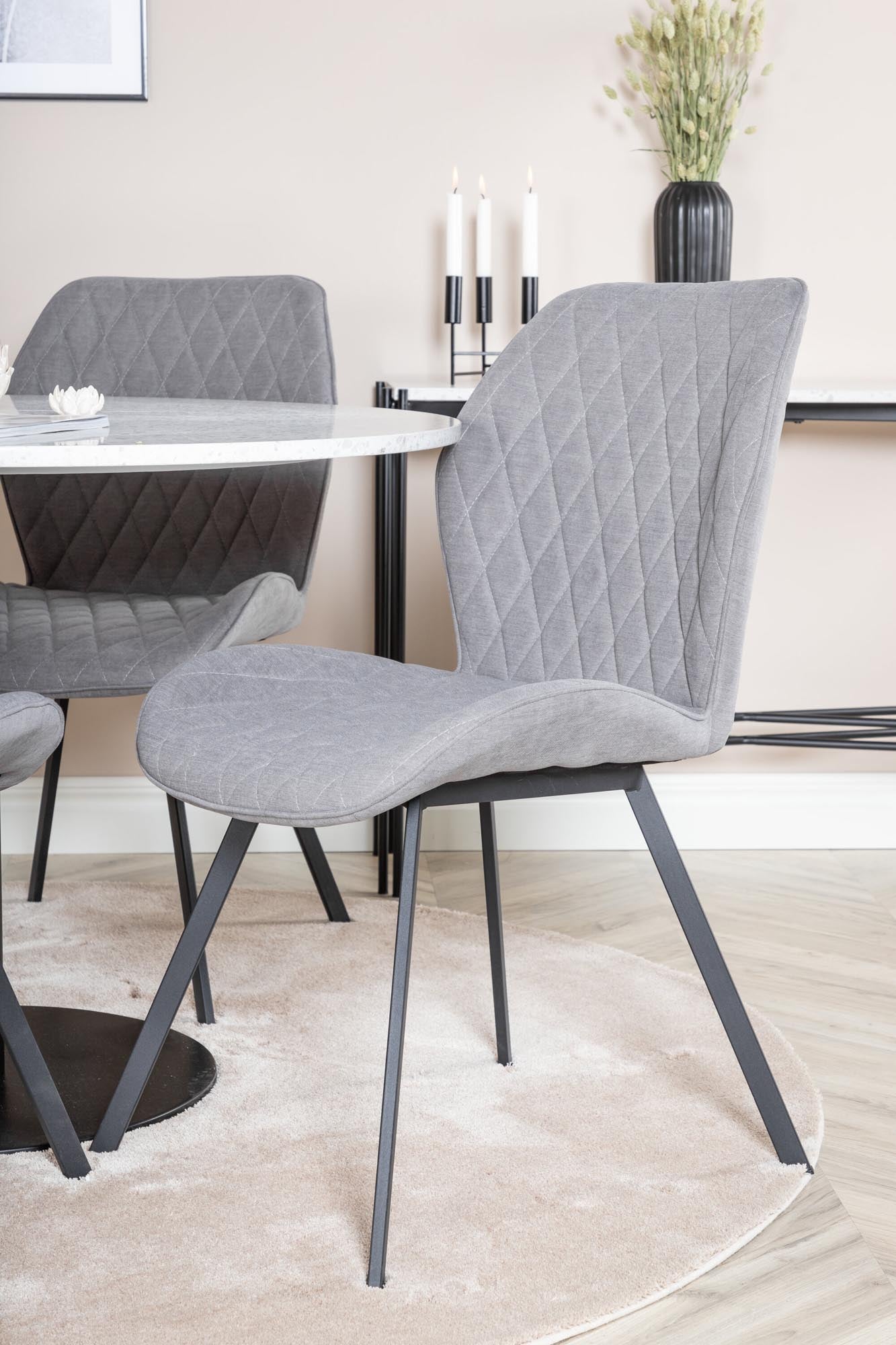 Razzia Esszimmerset + Gemma ⌀106cm/4St. in Schwarzgrau präsentiert im Onlineshop von KAQTU Design AG. Esszimmerset ist von Venture Home