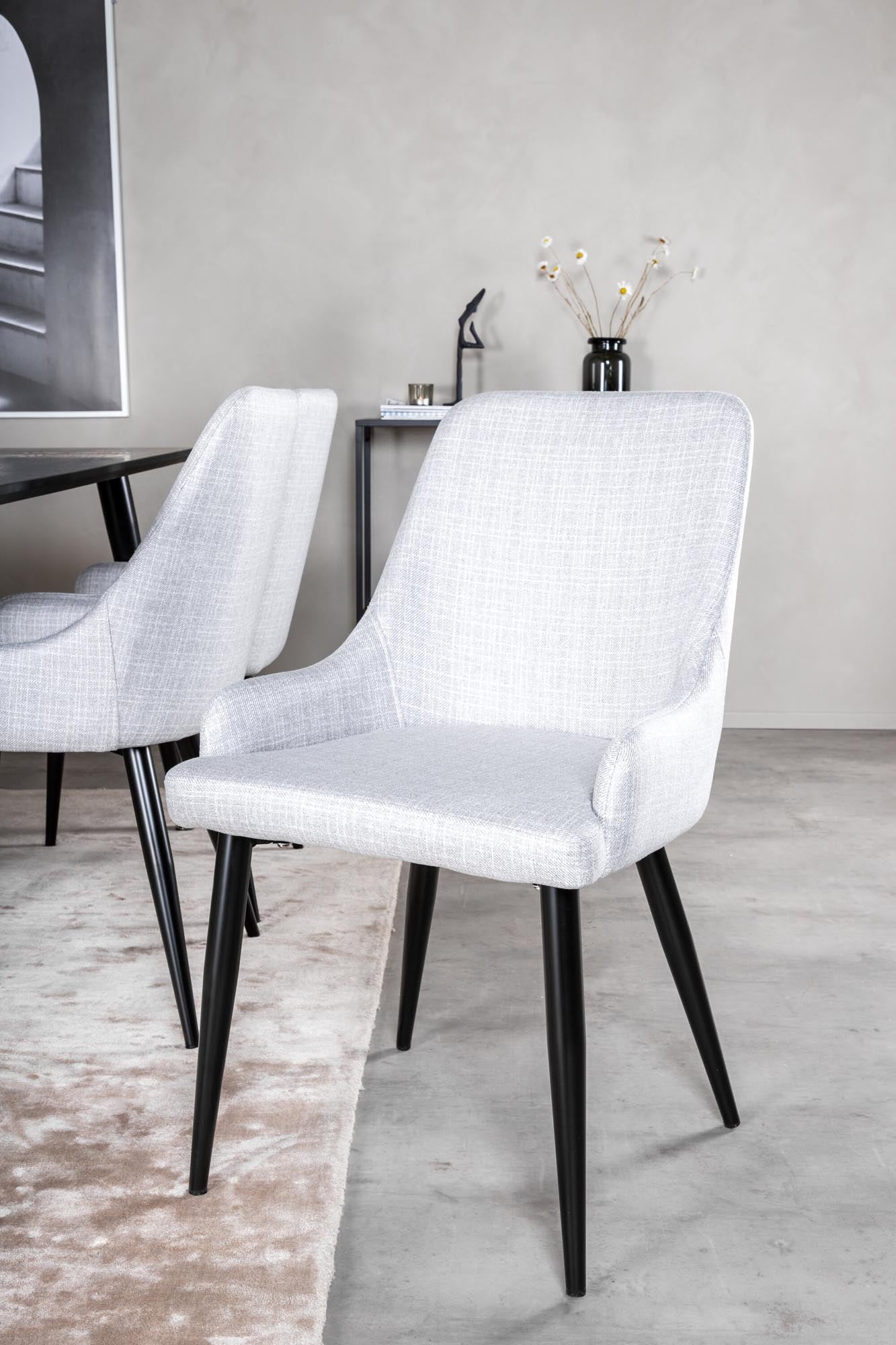 Erleben Sie das Dipp Esszimmerset von Venture Home: Ein eleganter 180 cm Tisch und 6 komfortable Stühle, ideal für gesellige Abende und stilvolles Wohnen.