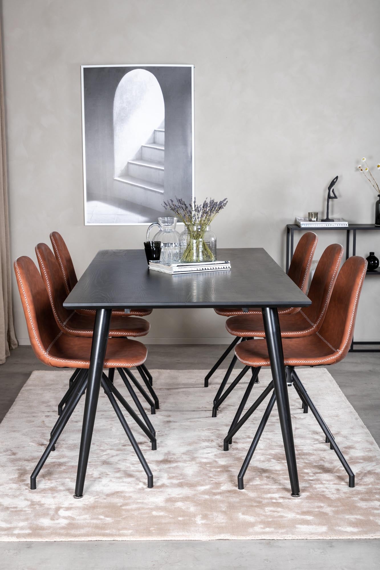 Elegantes Dipp Esszimmerset von Venture Home für 6 Personen. 180 cm Tisch und komfortable Polar-Stühle schaffen eine einladende Atmosphäre.