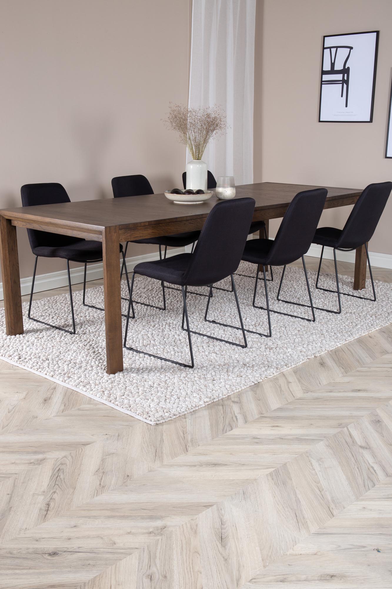 Stylisches Slider Esszimmerset: Ausziehbarer Tisch mit natürlichem Eichen-Look und 6 bequemen Muce-Stühlen für jeden Anlass.