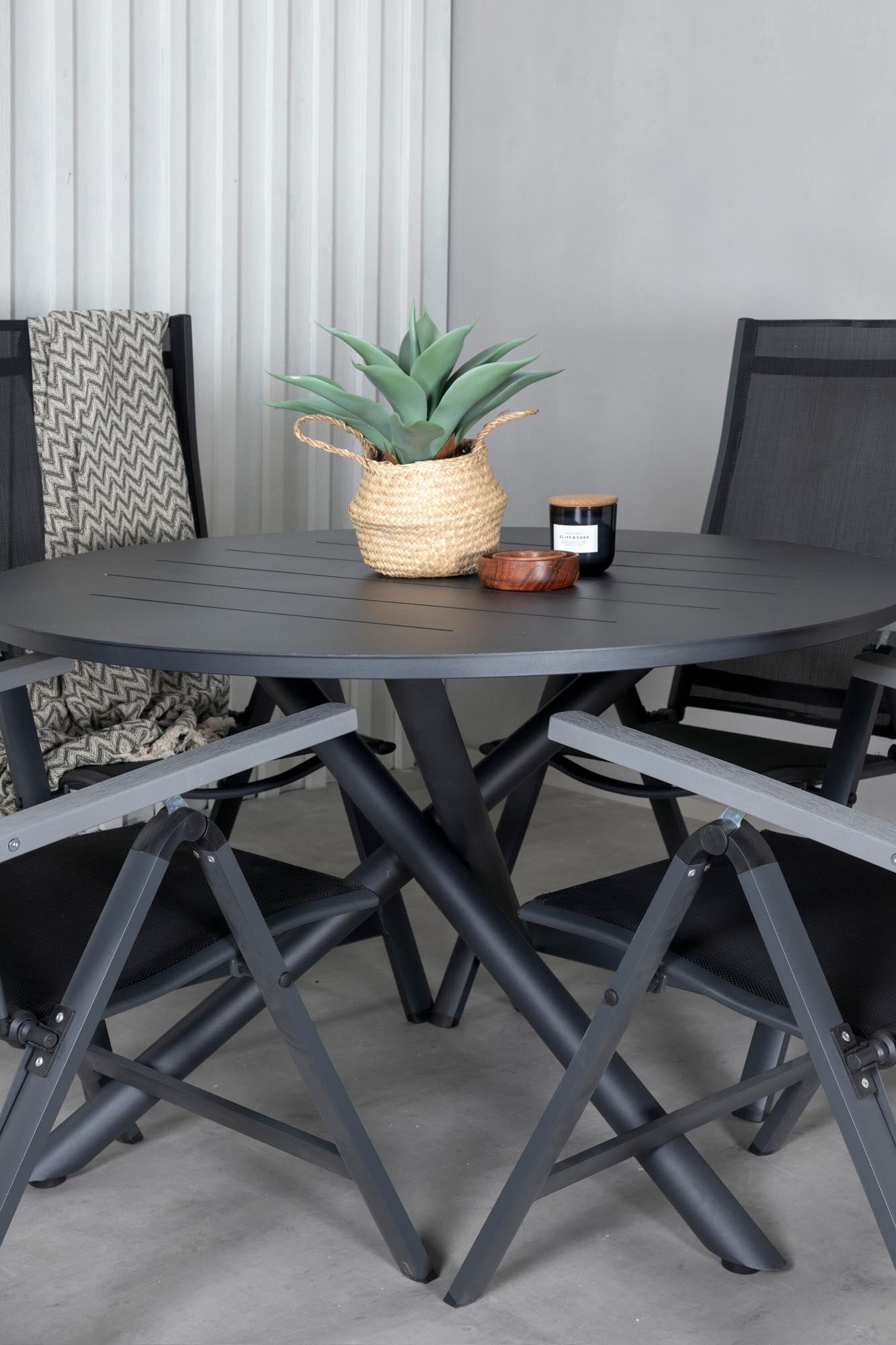 Alma Outdoor-Tischset + Albany ⌀120cm/4St. in Schwarz präsentiert im Onlineshop von KAQTU Design AG. Gartentischset ist von Venture Home
