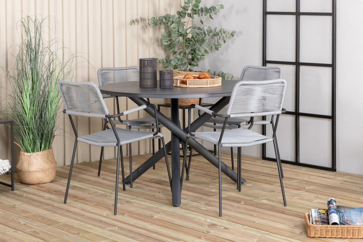 Rundes Gartentischset aus Aluminium mit schwarzer Tischplatte und zwei stapelbaren Stühlen mit grauem Seilgeflecht und schwarzen Stahlarmlehnen.