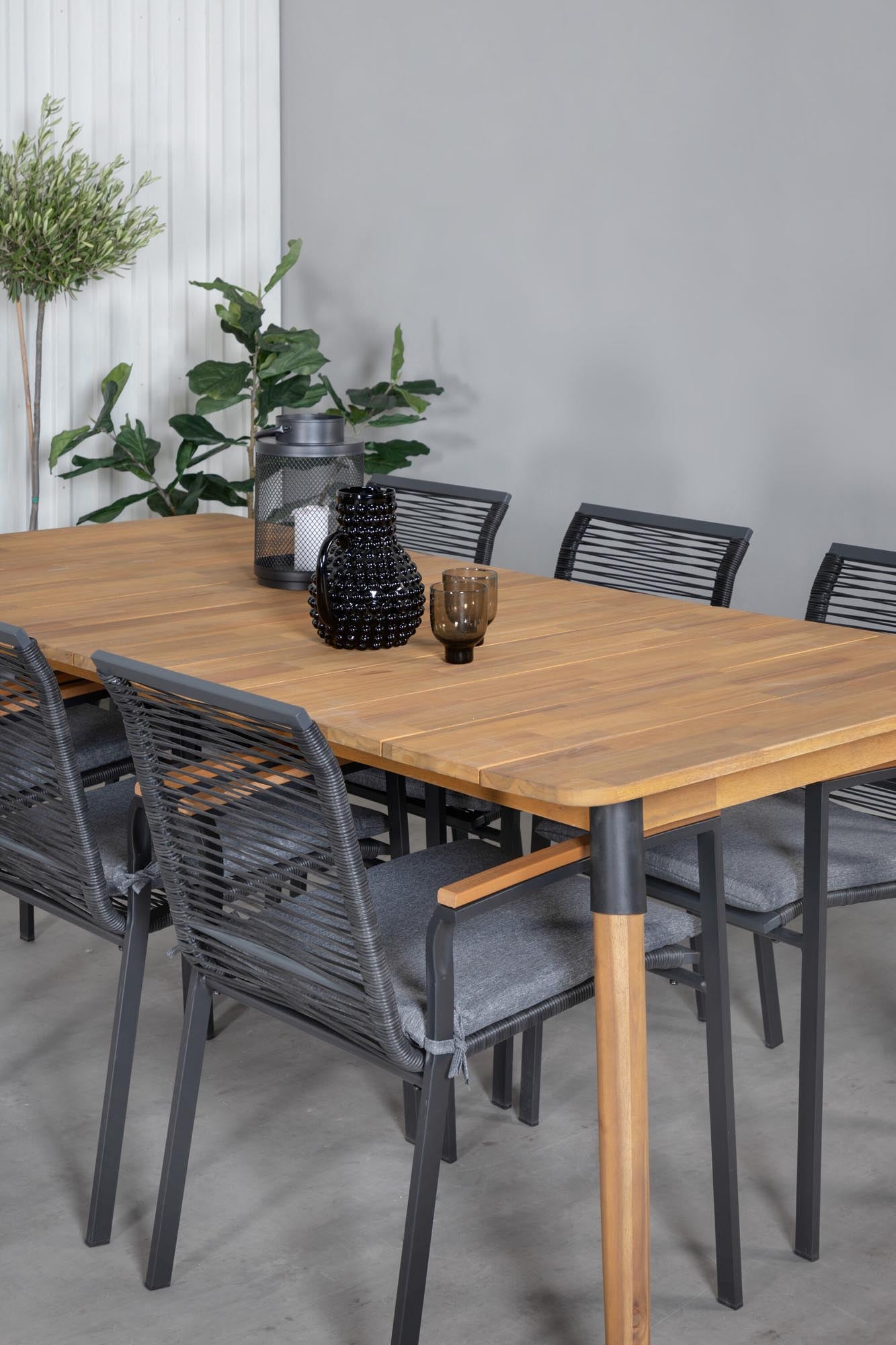 Julian Outdoor-Tischset + Dallas 210cm/6St. in Schwarz, Natur präsentiert im Onlineshop von KAQTU Design AG. Gartentischset ist von Venture Home