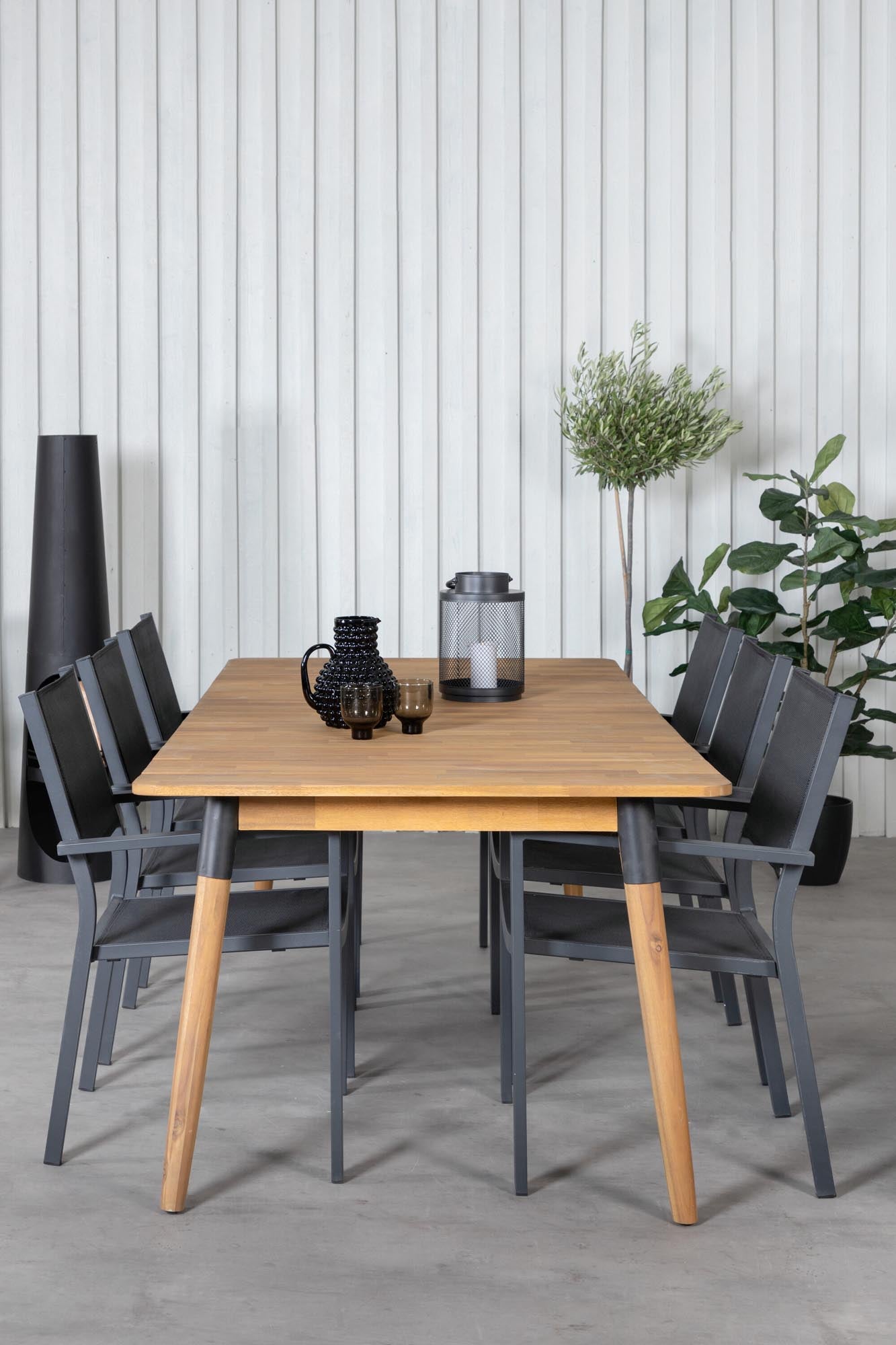 Julian Outdoor-Tischset + Copacabana 210cm/6St. in Schwarz präsentiert im Onlineshop von KAQTU Design AG. Gartentischset ist von Venture Home