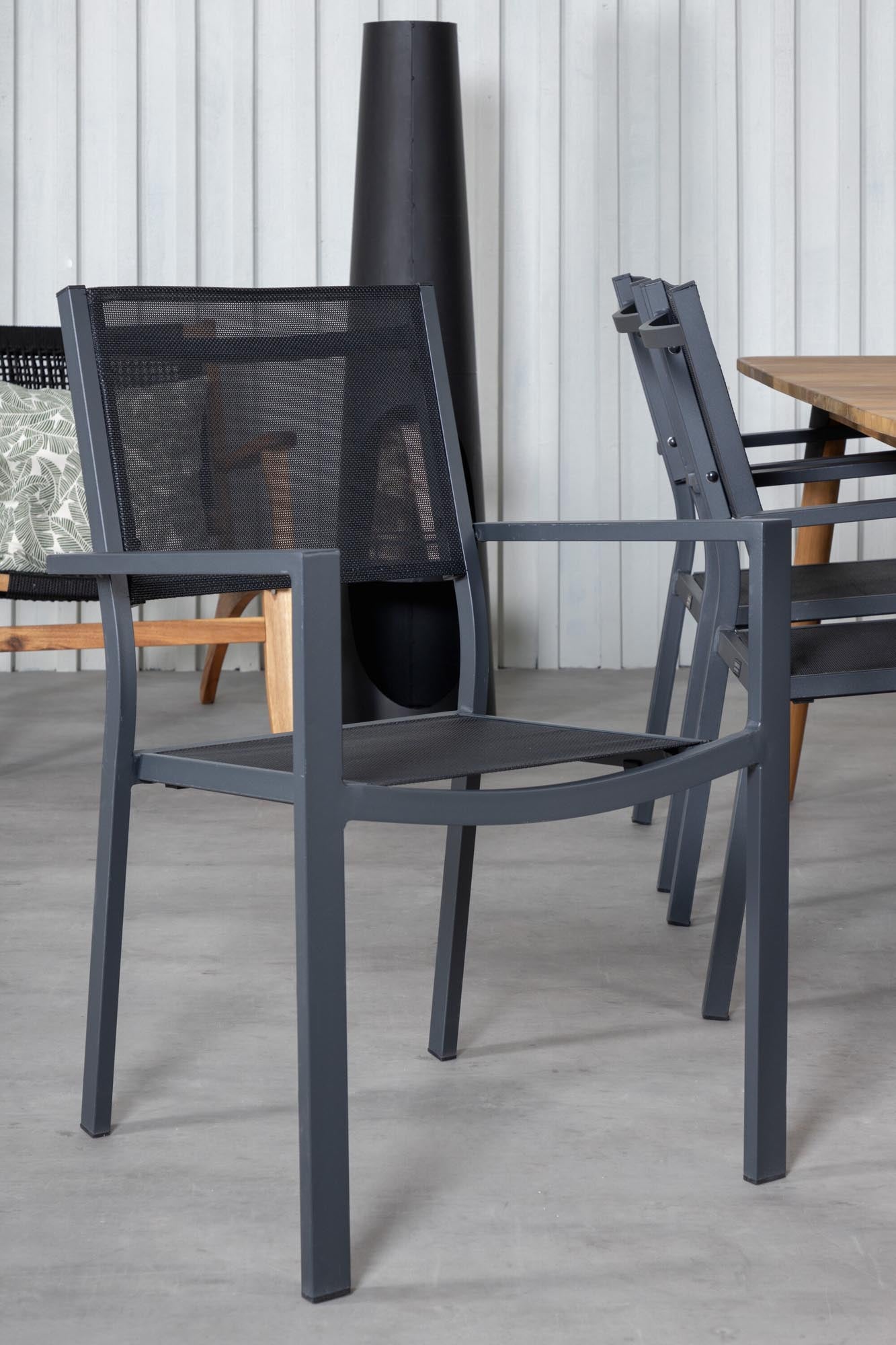 Julian Outdoor-Tischset + Copacabana 210cm/6St. in Schwarz präsentiert im Onlineshop von KAQTU Design AG. Gartentischset ist von Venture Home