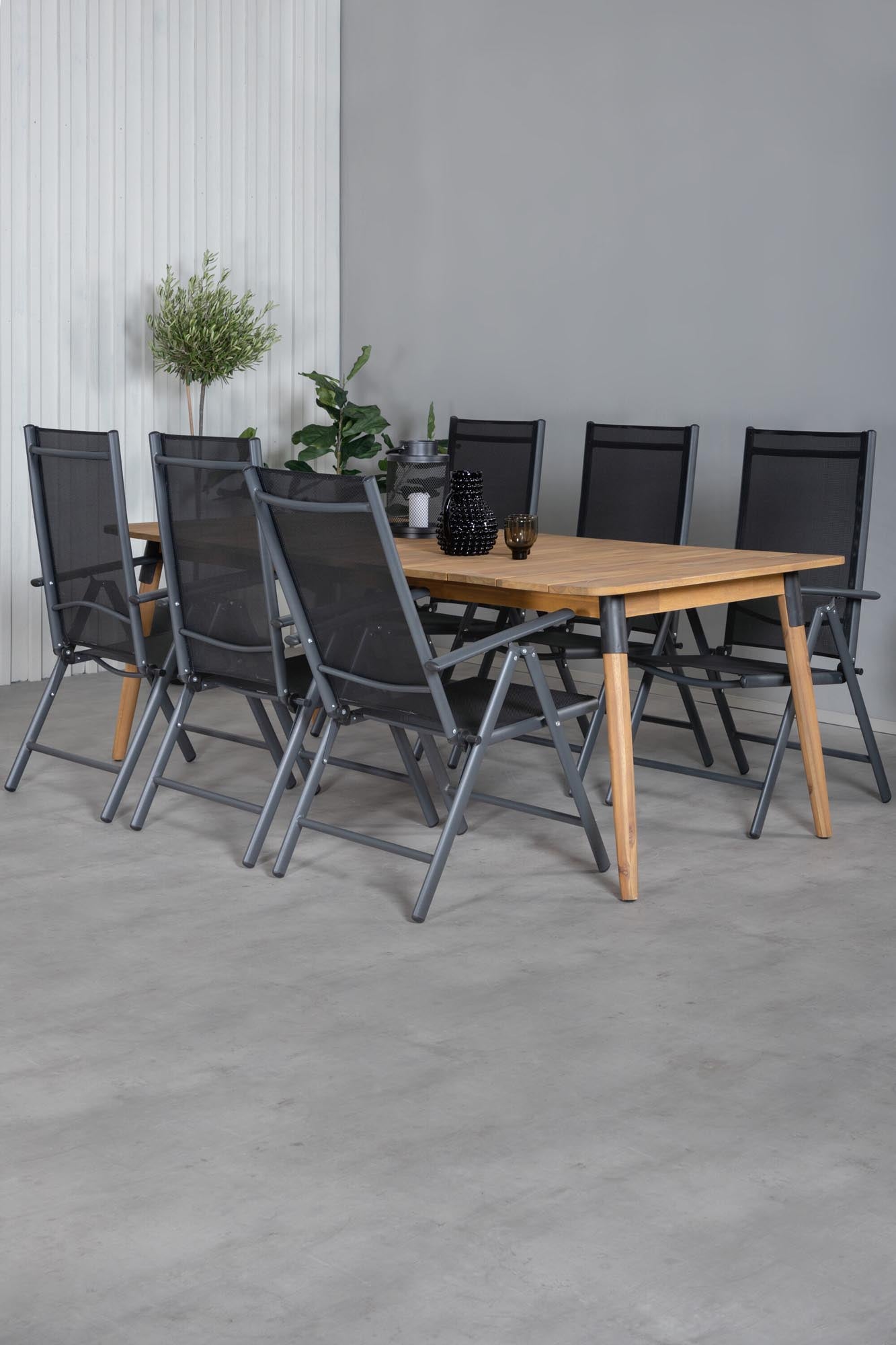 Robustes Julian Tischset für 6, perfekt für gesellige Abende draussen.