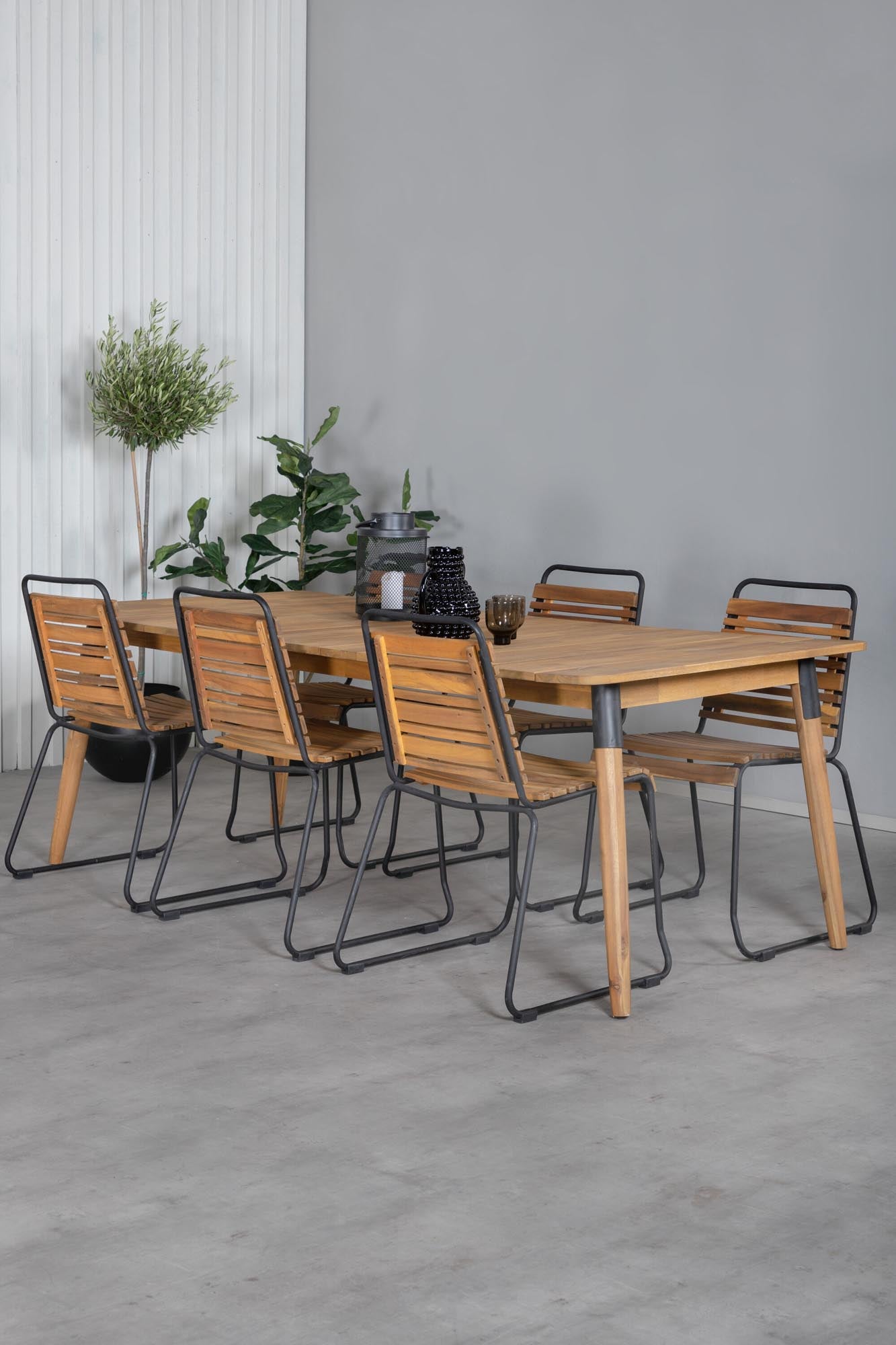 Stilvolles Julian Outdoor-Tischset aus langlebigem Akazienholz, 210 cm, für 6 Personen. Ideal für gesellige Momente im Freien.