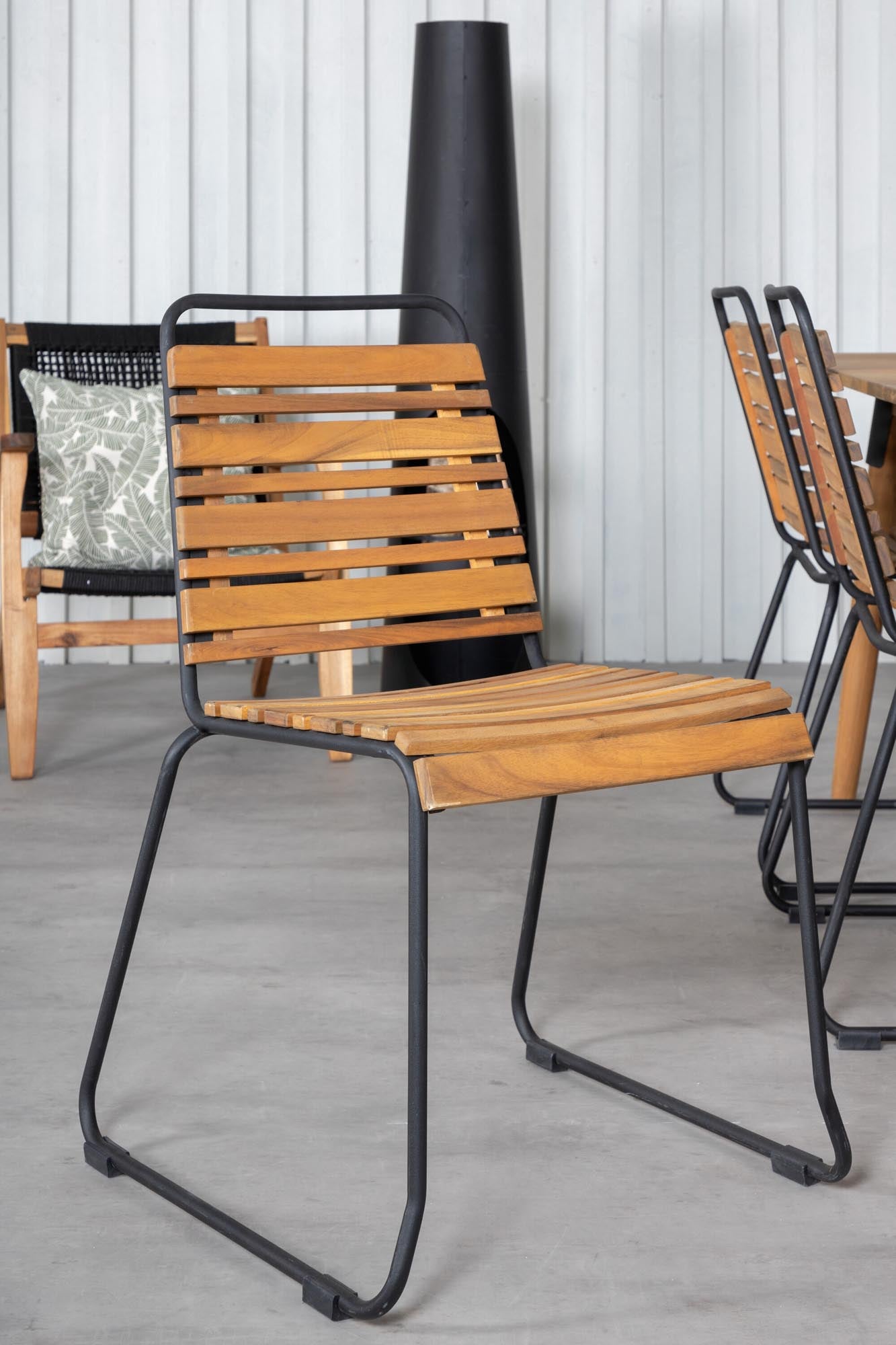 Julian Outdoor-Tischset + Bois 210cm/6St. in Schwarz präsentiert im Onlineshop von KAQTU Design AG. Gartentischset ist von Venture Home