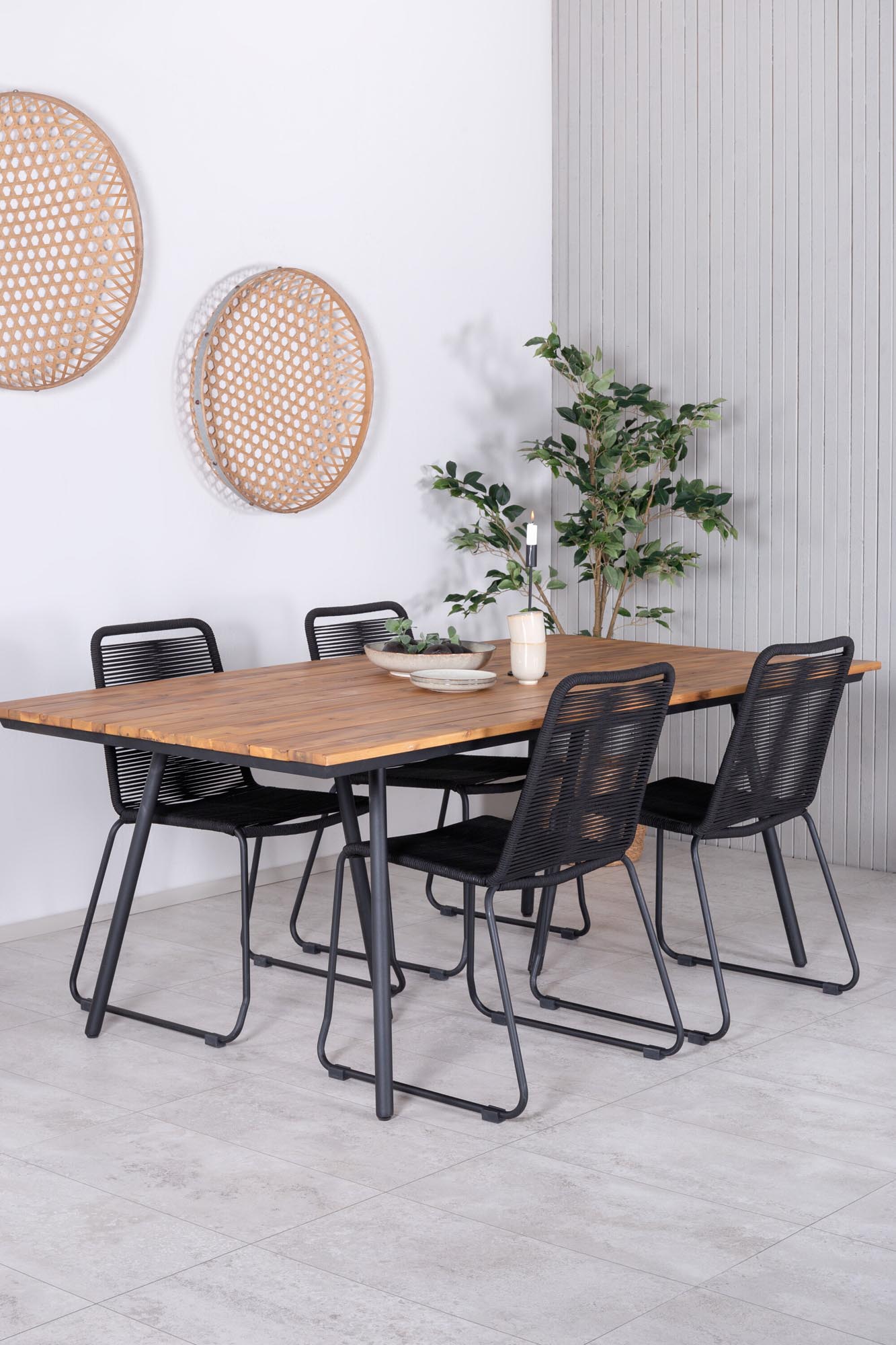 Chan Outdoor-Tischset + Lindos 200cm/4St. in Schwarz präsentiert im Onlineshop von KAQTU Design AG. Gartentischset ist von Venture Home