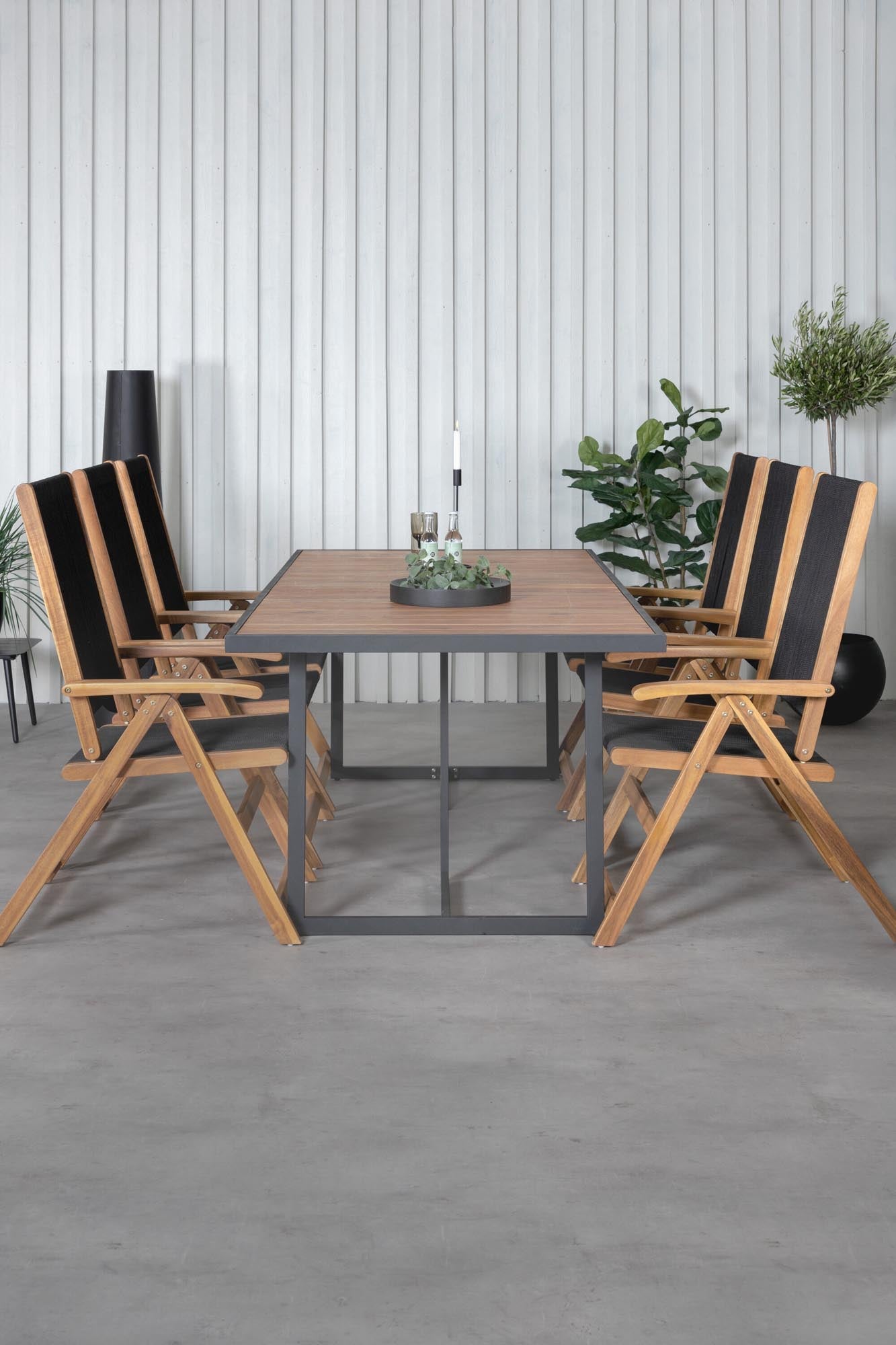 Khung Outdoor-Tischset (Little John) 200cm/6St. in Schwarz, Natur präsentiert im Onlineshop von KAQTU Design AG. Gartentischset ist von Venture Home