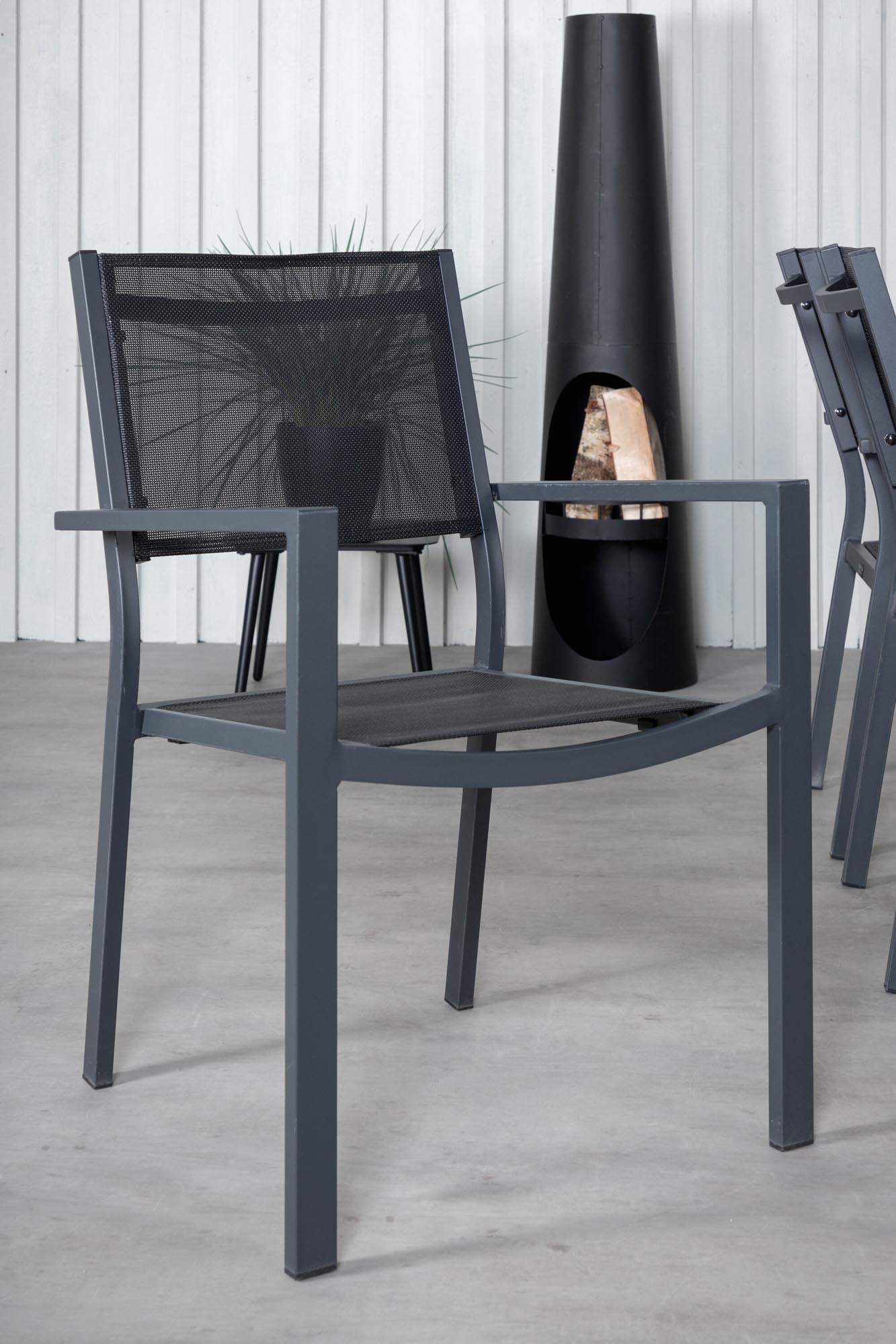 Stilvolles Khung Gartentisch-Set mit Copacabana-Stühlen von Venture Home, perfekt für moderne Aussenbereiche.