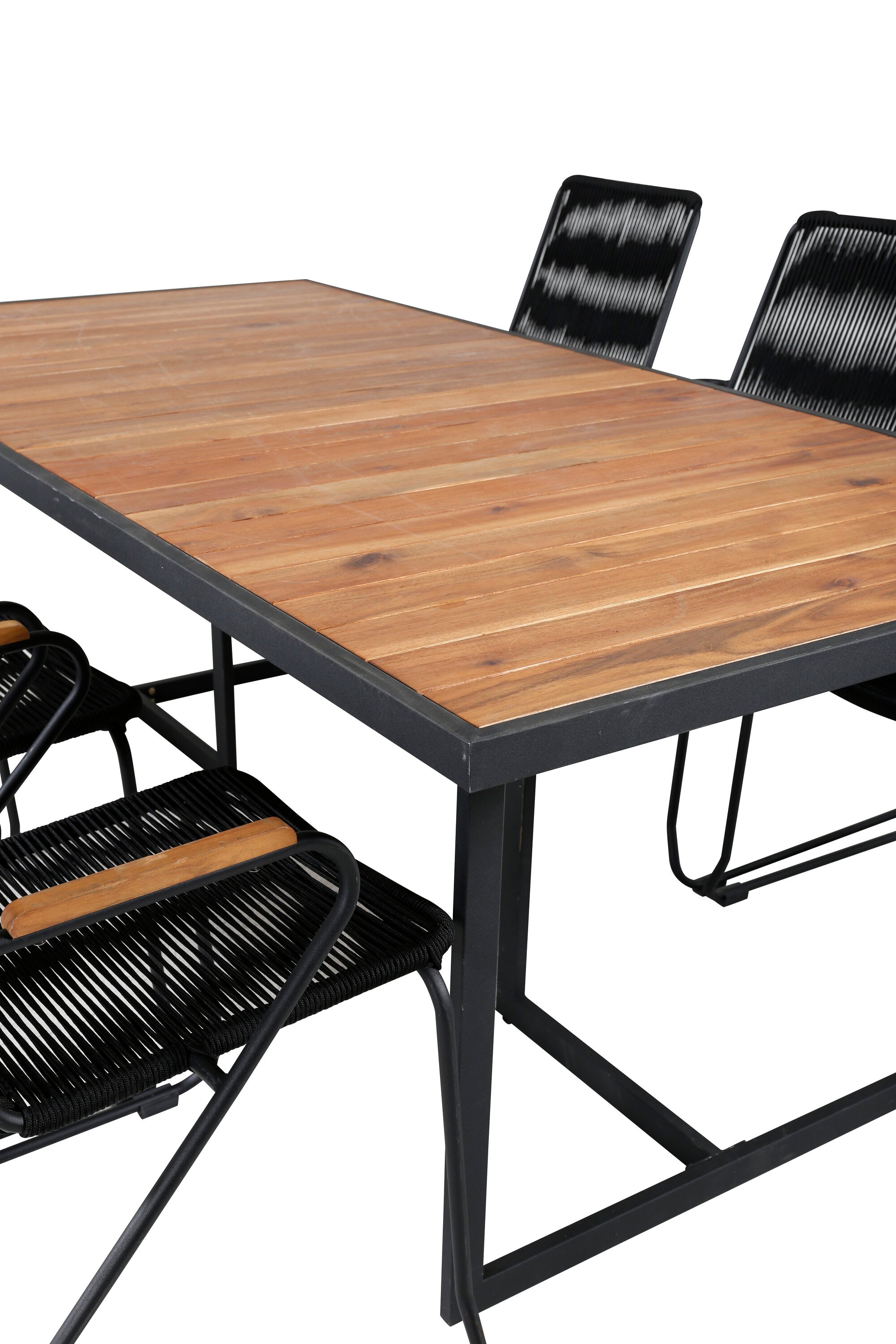 Elegantes Gartenset mit rechteckigem Tisch und Holzdetails, ideal für stilvolle Momente im Garten oder auf der Terrasse.