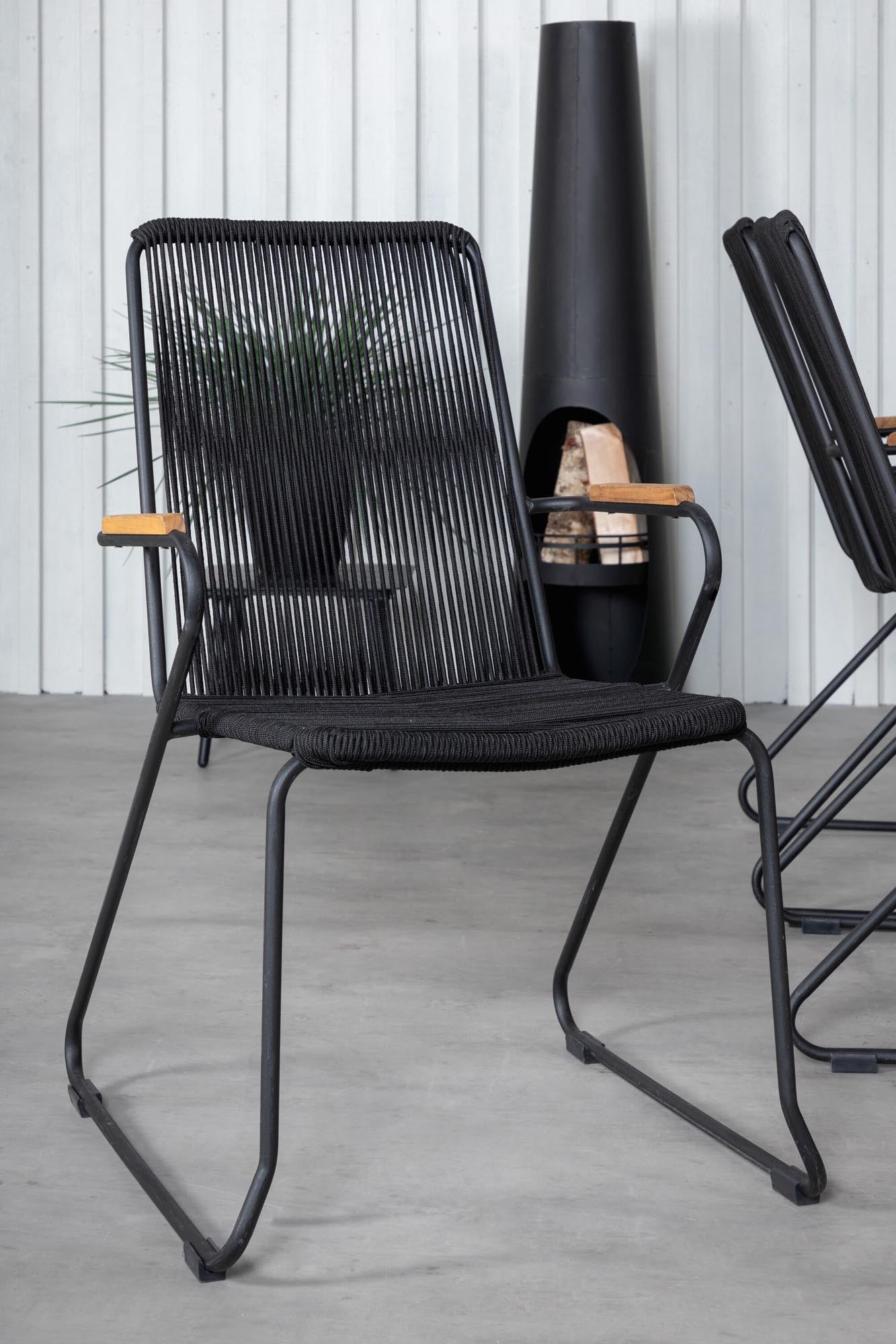 Elegantes Gartenset mit rechteckigem Tisch und Holzdetails, ideal für stilvolle Momente im Garten oder auf der Terrasse.