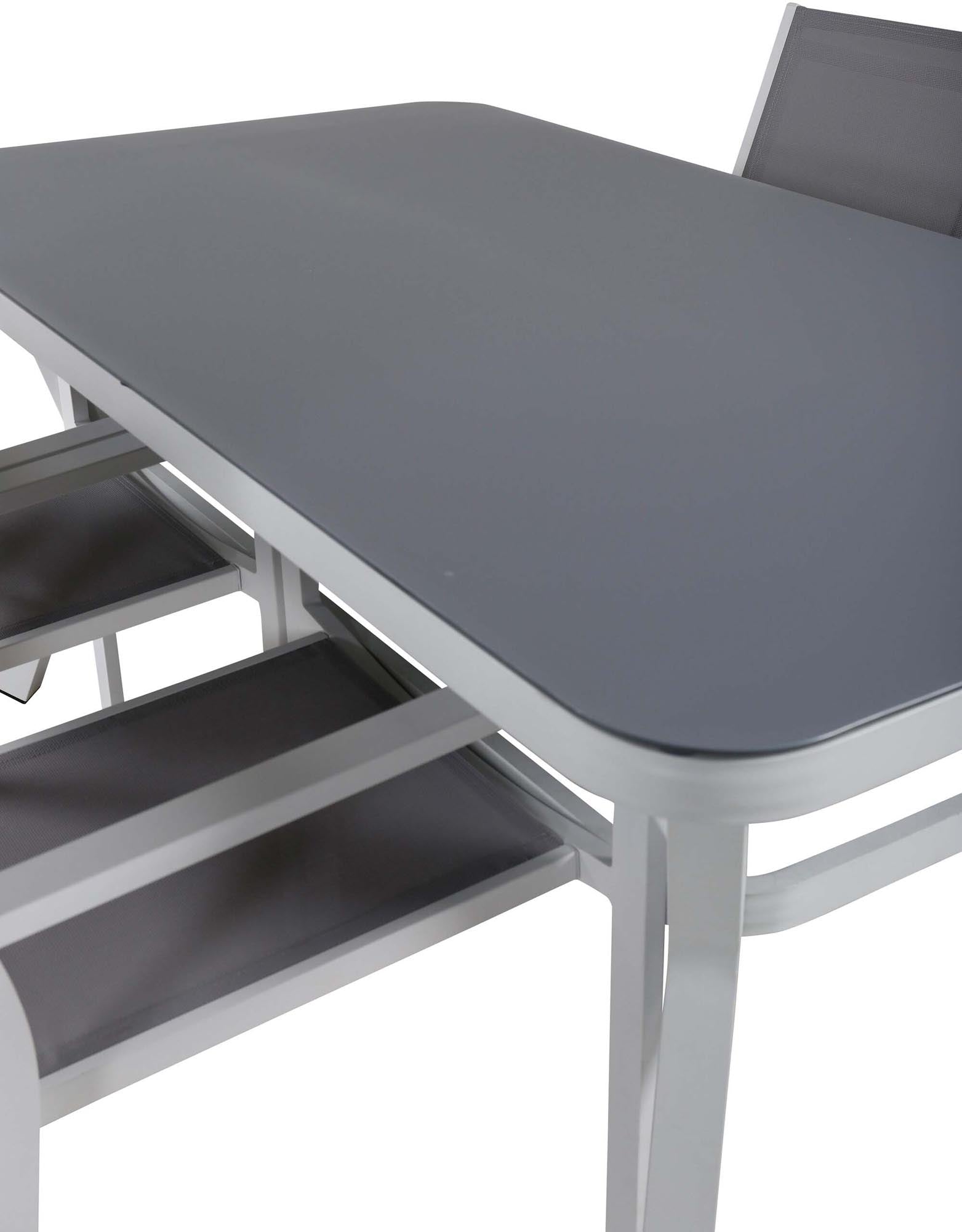 Entdecken Sie das Virya Outdoor-Tischset + Copacabana 160cm/4St. von Venture Home – ideal für gesellige Stunden im Freien mit Stil und Komfort.