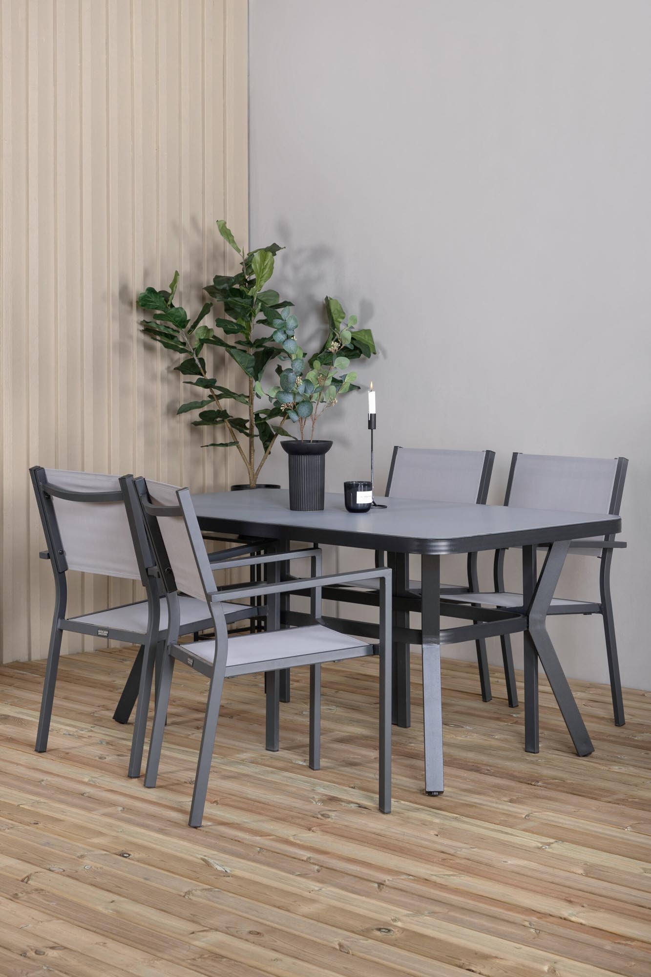 Virya Outdoor-Tischset + Copacabana 160cm/4St. in Schwarzgrau präsentiert im Onlineshop von KAQTU Design AG. Gartentischset ist von Venture Home