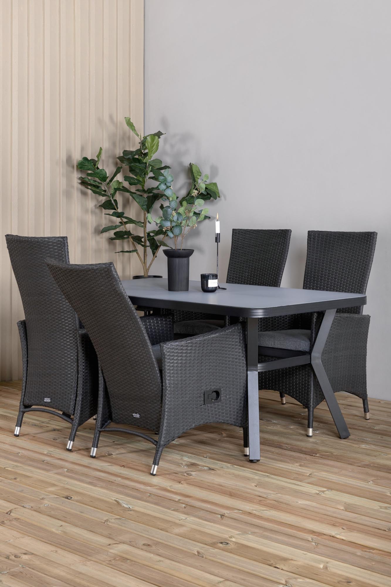 Virya Outdoor-Tischset + Padova 160cm/4St. in Schwarzgrau präsentiert im Onlineshop von KAQTU Design AG. Gartentischset ist von Venture Home