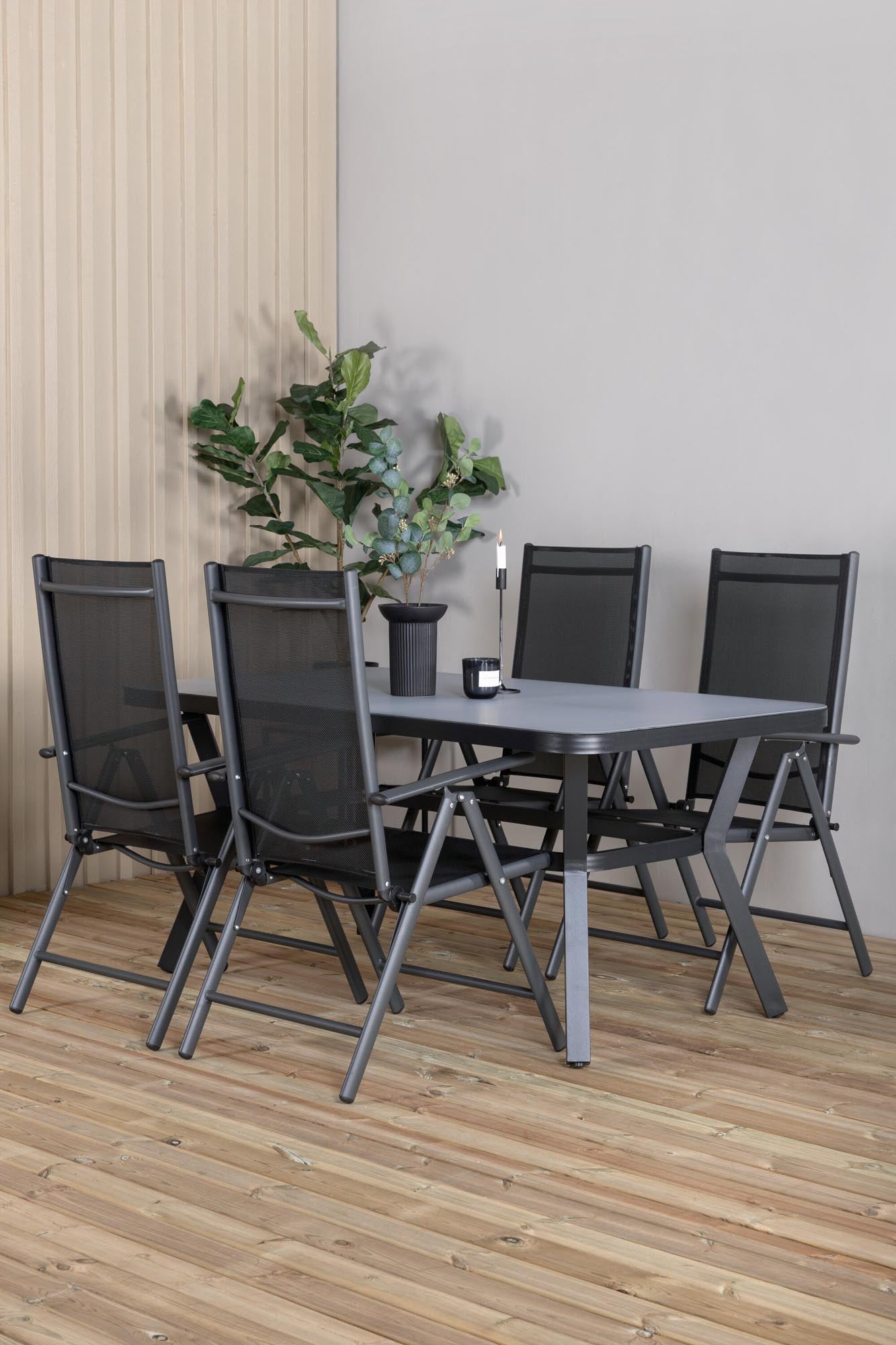 Modernes Virya Outdoor-Tischset mit Break-Tisch (160 cm) und 4 komfortablen Stühlen von Venture Home – perfekt für gesellige Momente im Freien.