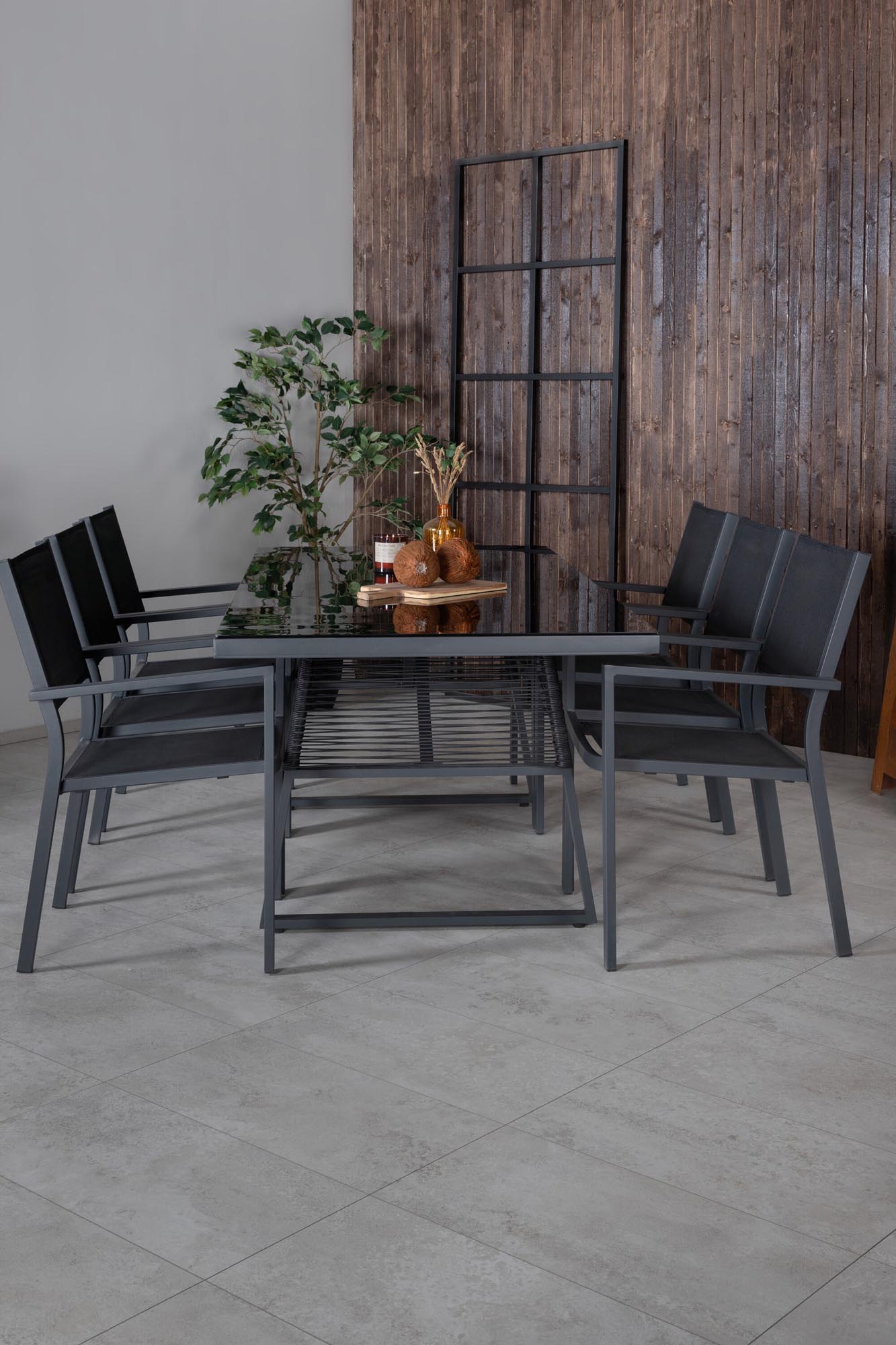 Dallas Gartentisch Set in Schwarz Schwarz präsentiert im Onlineshop von KAQTU Design AG. Gartentischset ist von Venture Home