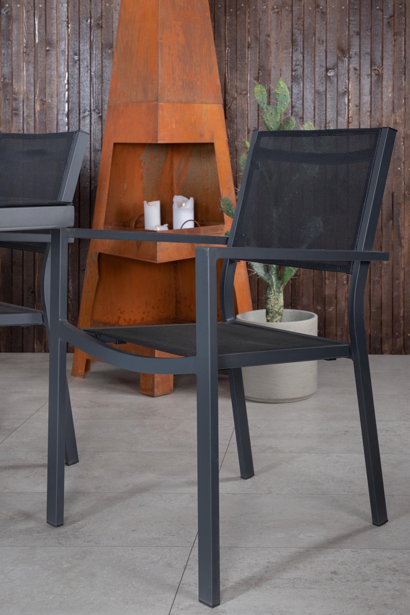 Dallas Gartentisch Set in Schwarz Schwarz präsentiert im Onlineshop von KAQTU Design AG. Gartentischset ist von Venture Home