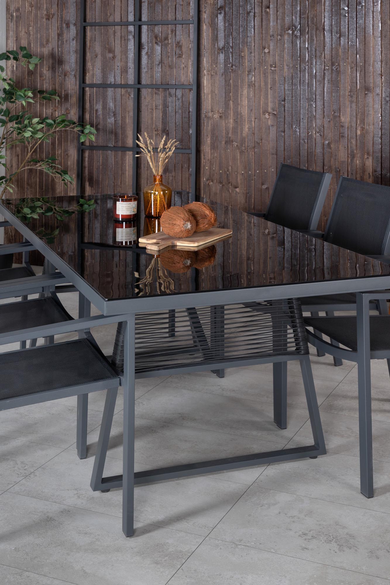 Dallas Gartentisch Set in Schwarz Schwarz präsentiert im Onlineshop von KAQTU Design AG. Gartentischset ist von Venture Home