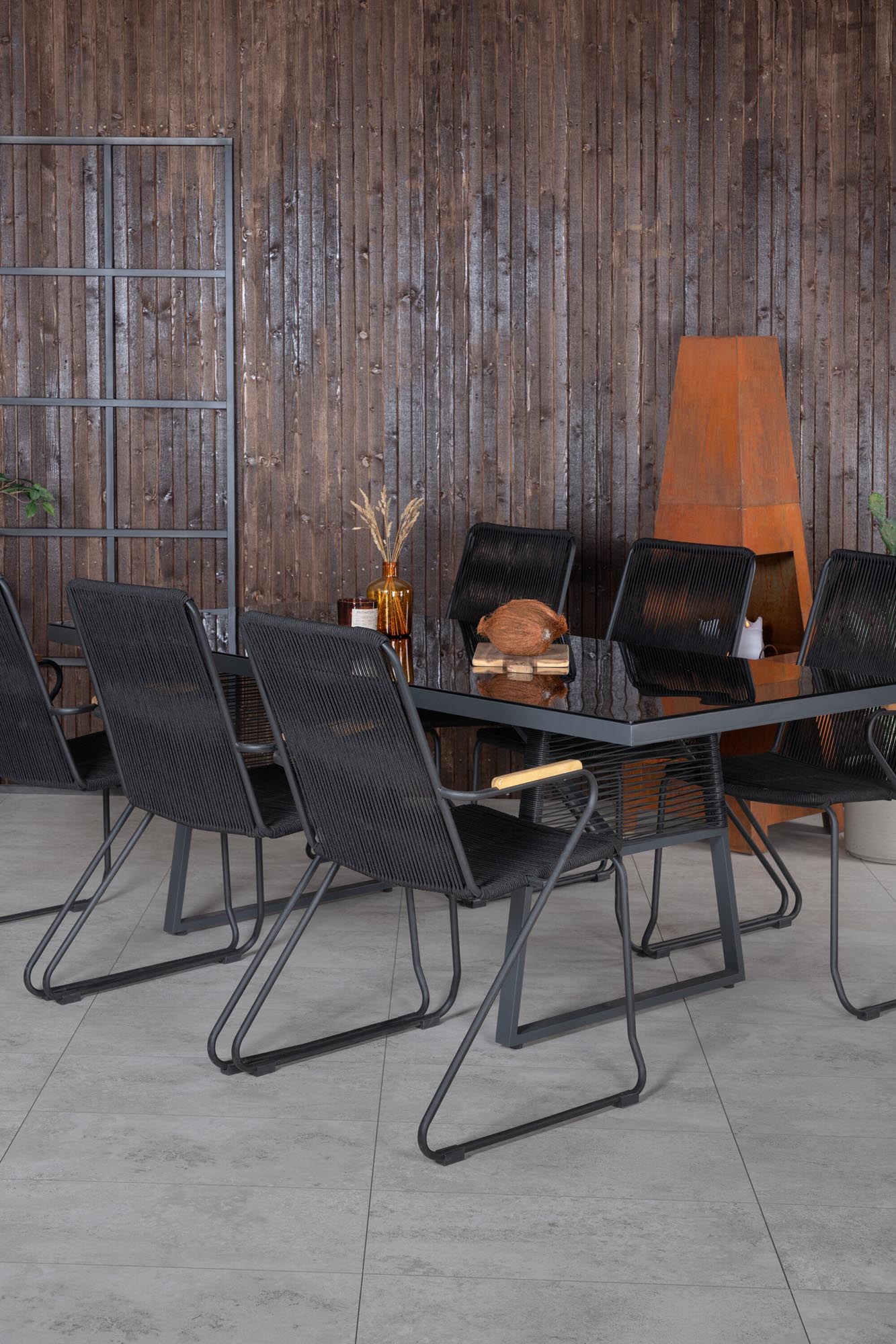 Dallas Gartentisch Set in Schwarz/ Natur präsentiert im Onlineshop von KAQTU Design AG. Gartentischset ist von Venture Home