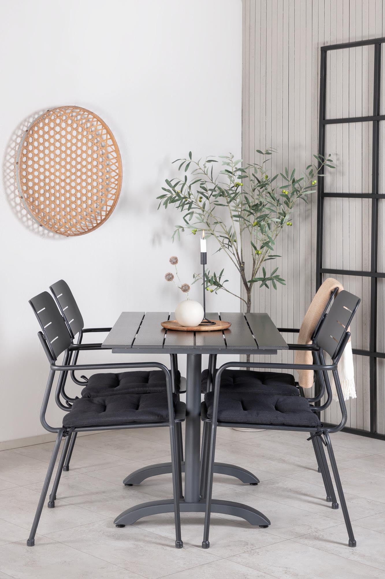 Robustes Denver Tischset für 4, ideal für stilvolle Outdoor-Dinner.