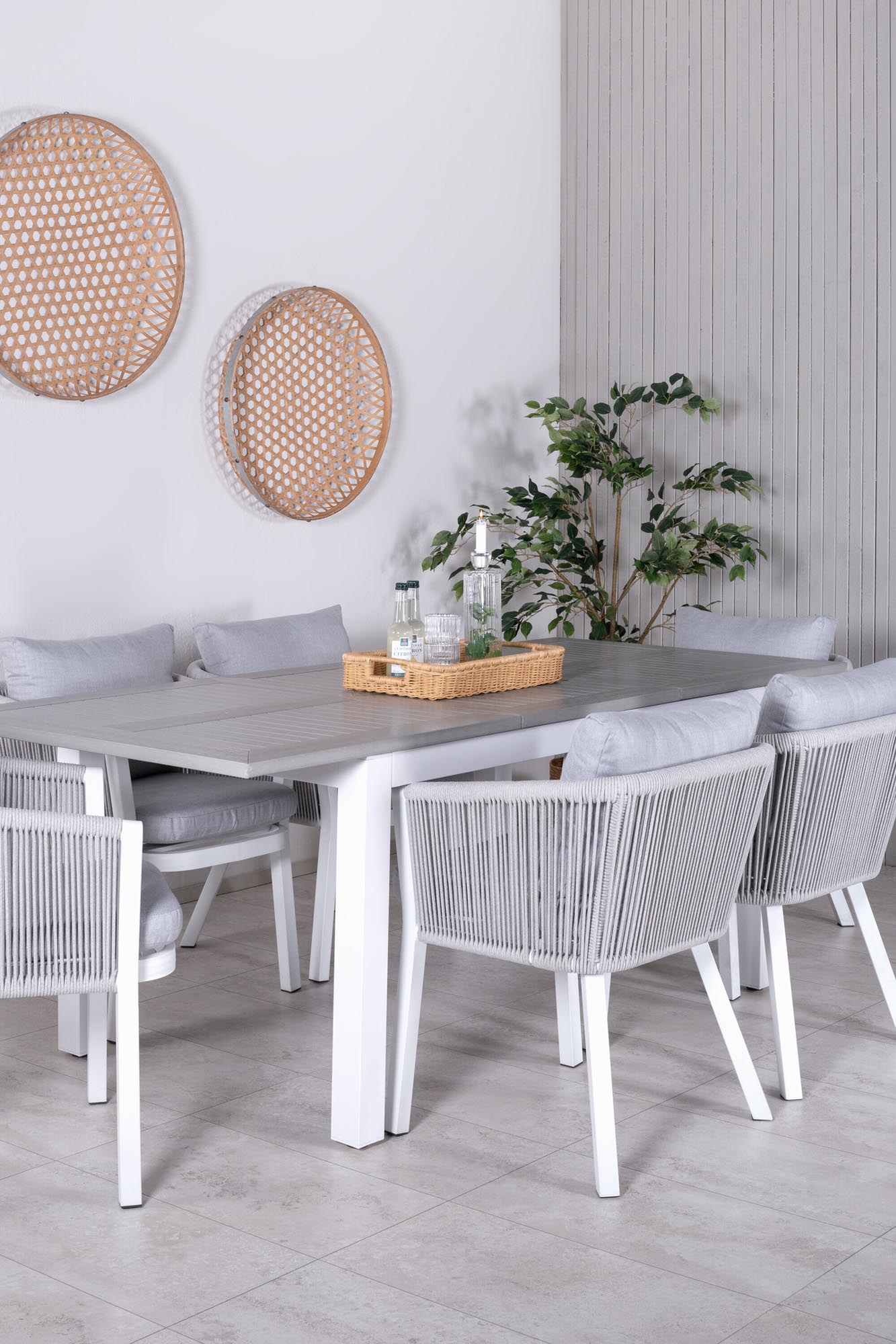 Venture Home Albany Set: Flexibler Tisch & 4 Stühle für draussen.