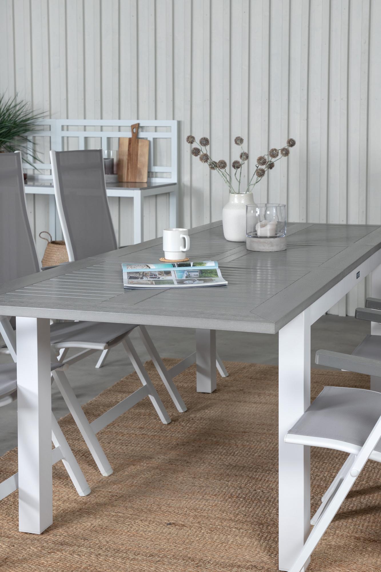 Venture Home Albany: Stilvolles, erweiterbares Outdoor-Esstischset.