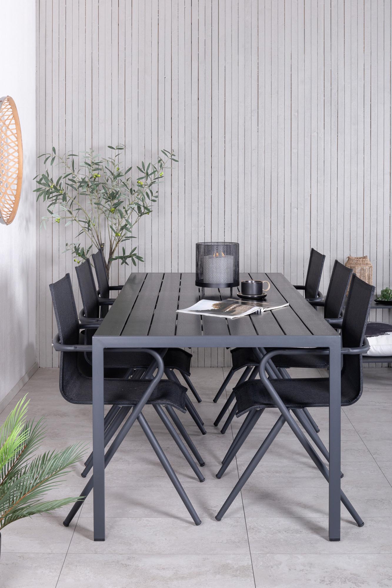 Gestalten Sie Ihre Terrasse mit dem Break Outdoor-Tischset + Alina 205cm/6St. von Venture Home – robust, elegant und perfekt für unvergessliche Zusammenkünfte.