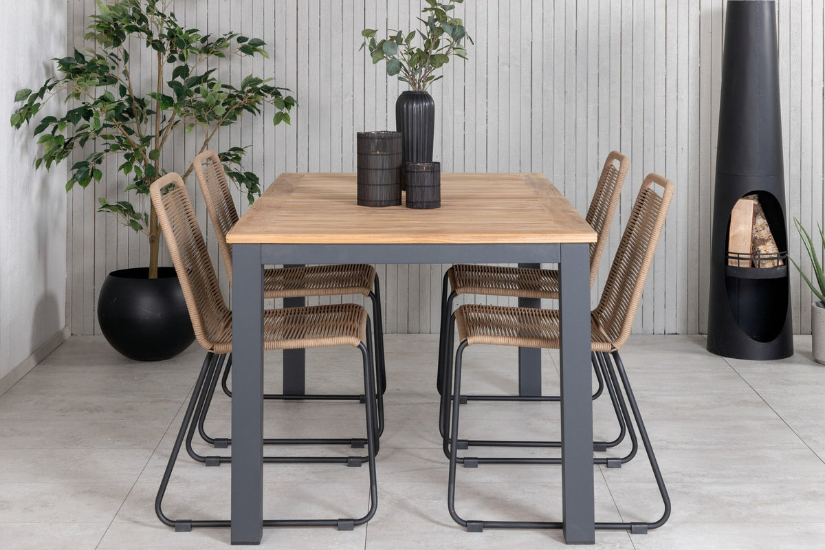 Gartentischset Panama & Lindos von Venture Home: Teak-Tisch mit grauer Platte und Stahlbeinen, dazu Stühle aus Aluminium und Teak in Braun.