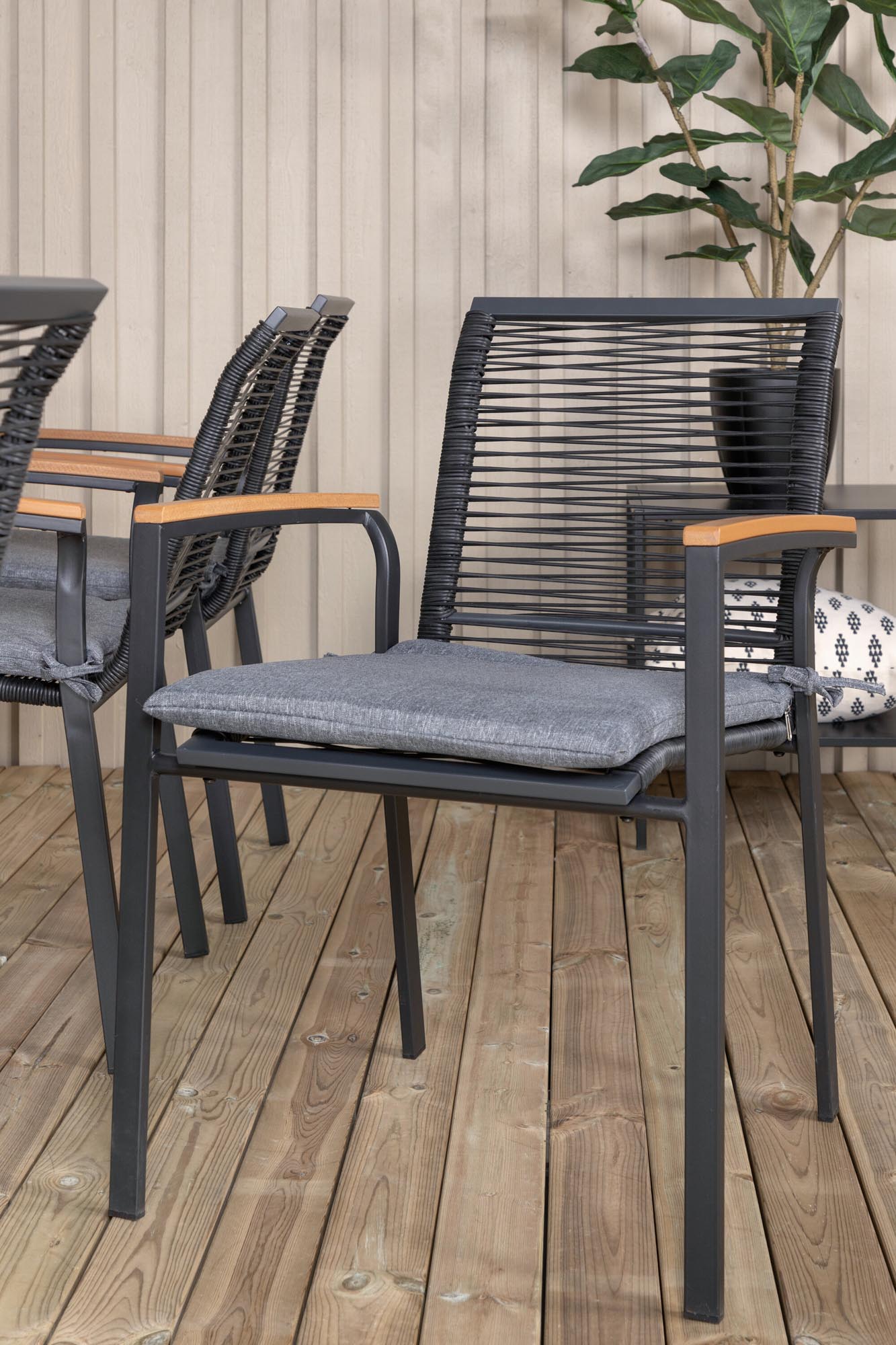 Stilvolles Panama Tischset für 8, perfekt für Outdoor-Events.