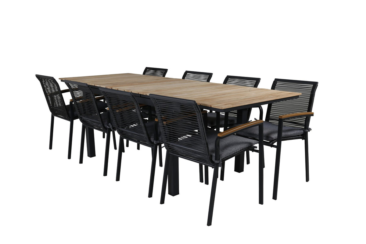 Foto eines schwarzen 2er-Stuhlsets mit Aluminiumgestell und Polyesterbezug neben einem rechteckigen Teak-Esstisch in Natur mit Stahlbeinen.