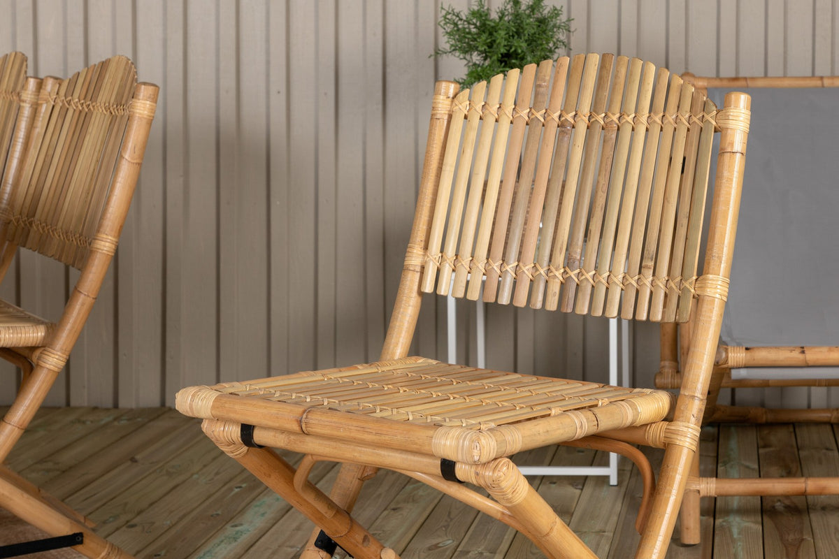 Gartentischset Cane & Mexico von Venture Home: Teakholz-Tisch mit Rattan-Beinen und Aluminium-Stühle in Natur, ausziehbar auf 240 cm.