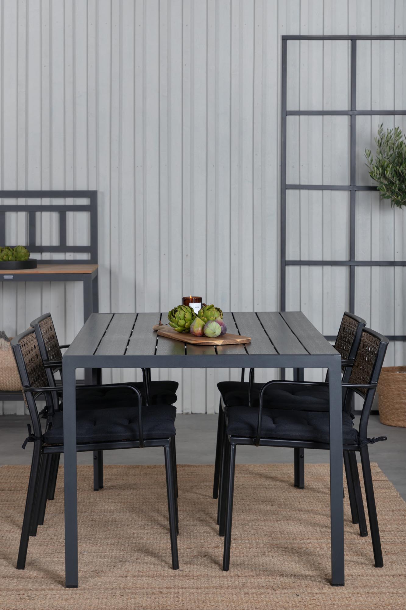 Break Outdoor-Tischset + Paola 150cm/4St. in Schwarz, Natur präsentiert im Onlineshop von KAQTU Design AG. Gartentischset ist von Venture Home