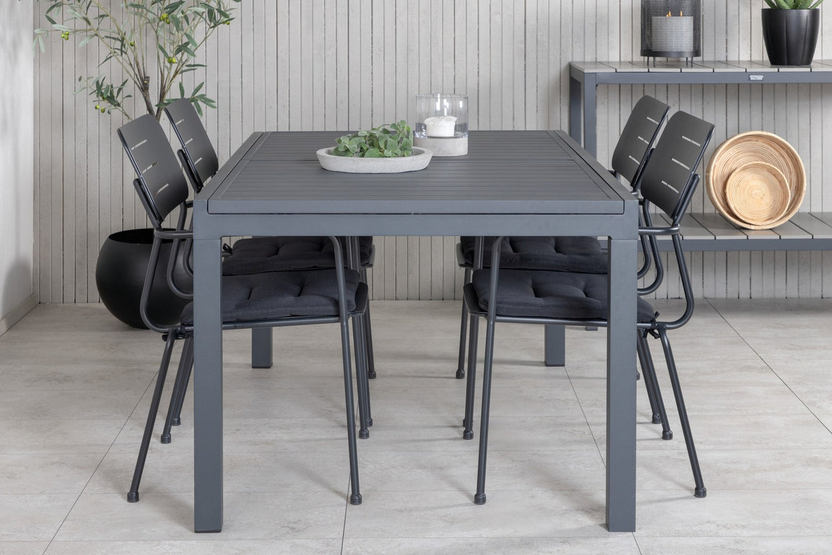 Schwarzes Gartentischset aus Aluminium: rechteckiger Esstisch 160x100 cm mit Aluminium-Tischplatte und zwei Stapelstühle mit Polyesterbezug.
