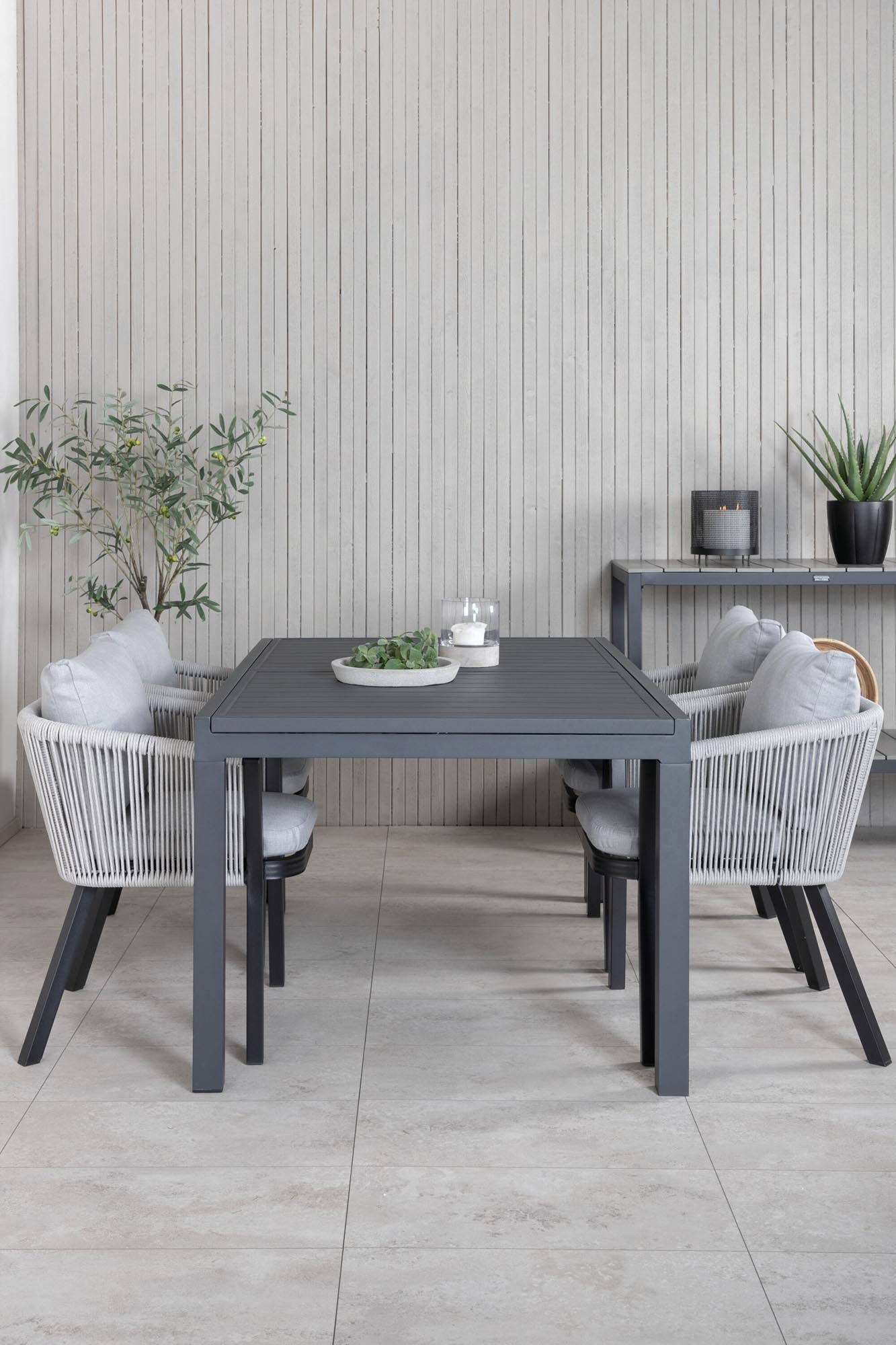 Marbella Outdoor-Tischset ausziehbar + Virya 240cm/4St. in Schwarzgrau präsentiert im Onlineshop von KAQTU Design AG. Gartentischset ist von Venture Home