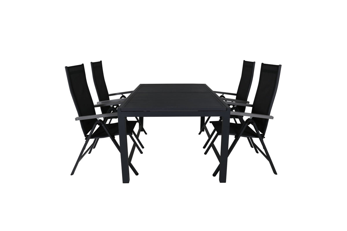 Zwei schwarze Aluminium-Positionsstühle und ein rechteckiger, ausziehbarer Aluminium-Gartentisch in Schwarz mit glatter Oberfläche.