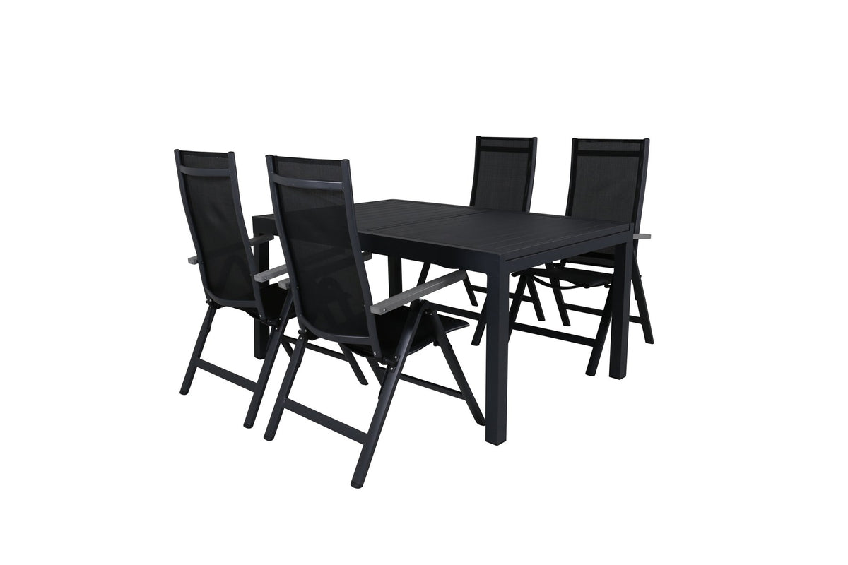 Zwei schwarze Aluminium-Positionsstühle und ein rechteckiger, ausziehbarer Aluminium-Gartentisch in Schwarz mit glatter Oberfläche.