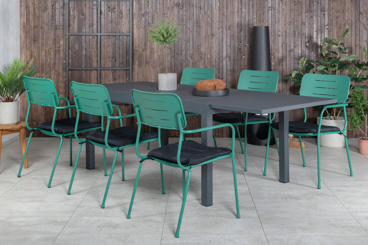 Gartentischset aus Aluminium: schwarzer, ausziehbarer Esstisch 160x100 cm und zwei grüne, stapelbare Aluminiumstühle mit Polyesterbezug.