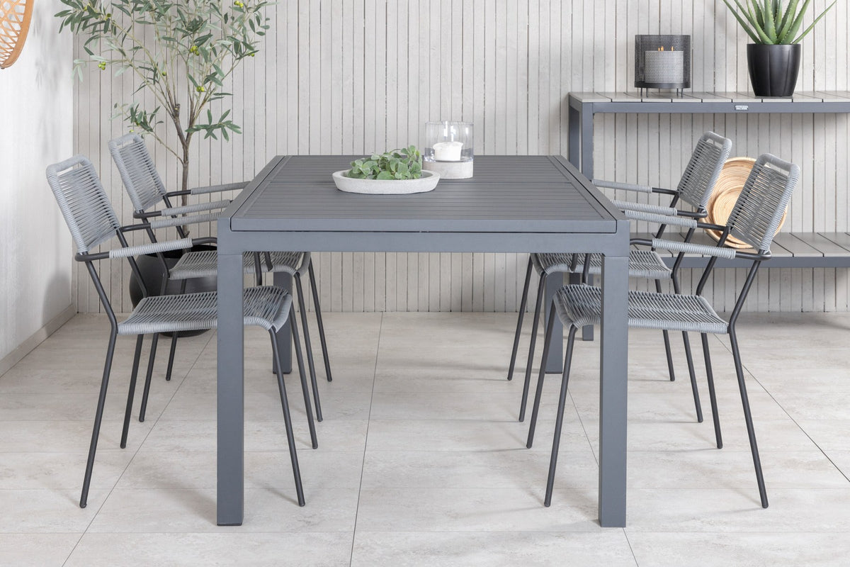 Rechteckiger Aluminium-Esstisch schwarz mit zwei pulverbeschichteten Stühlen in Grau, Gartentischset von Venture Home.