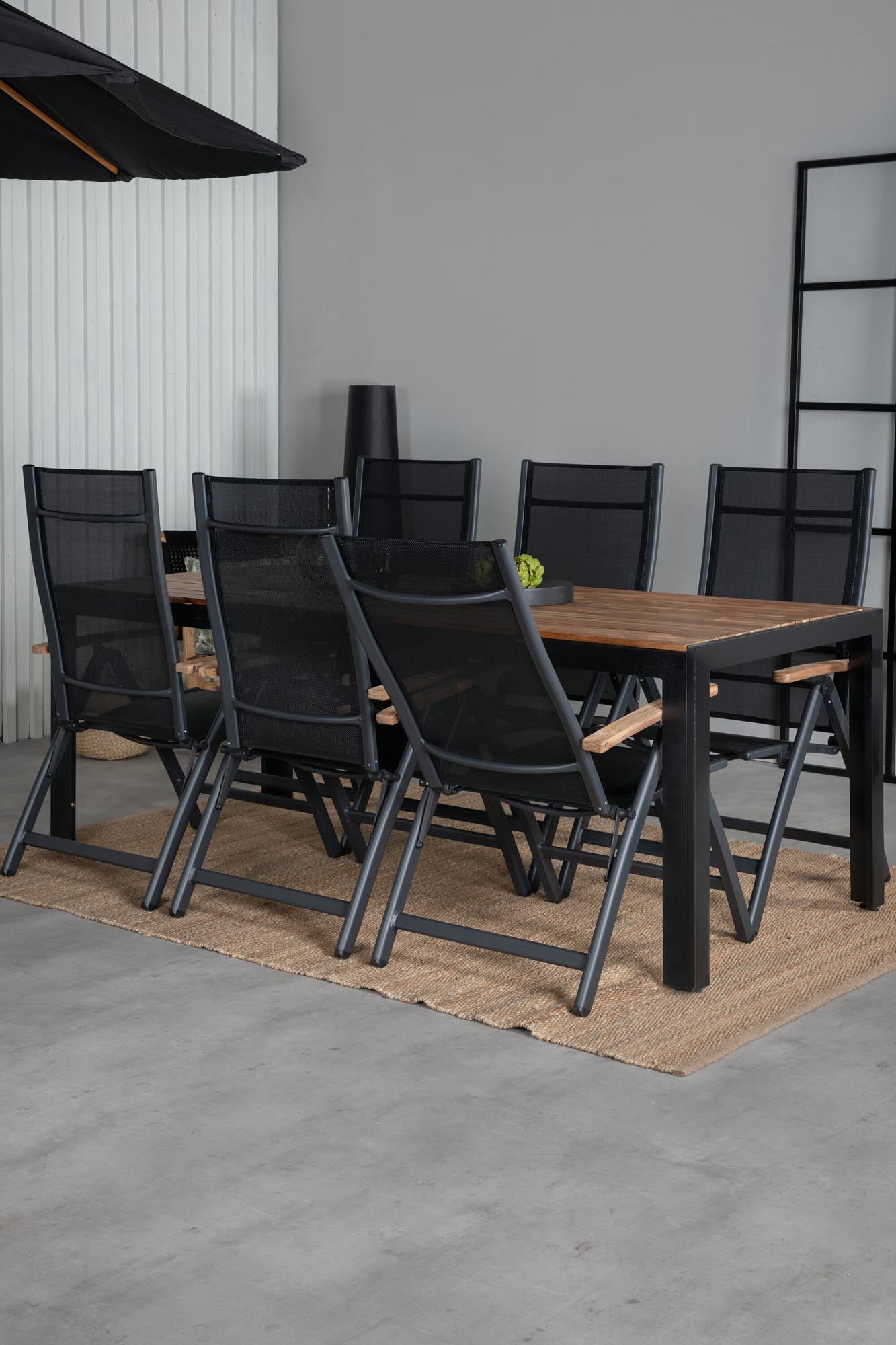 Stilvolles Bois Outdoor-Tischset für 6 Personen: Perfekt für entspannte Grillabende und gesellige Momente im Freien.