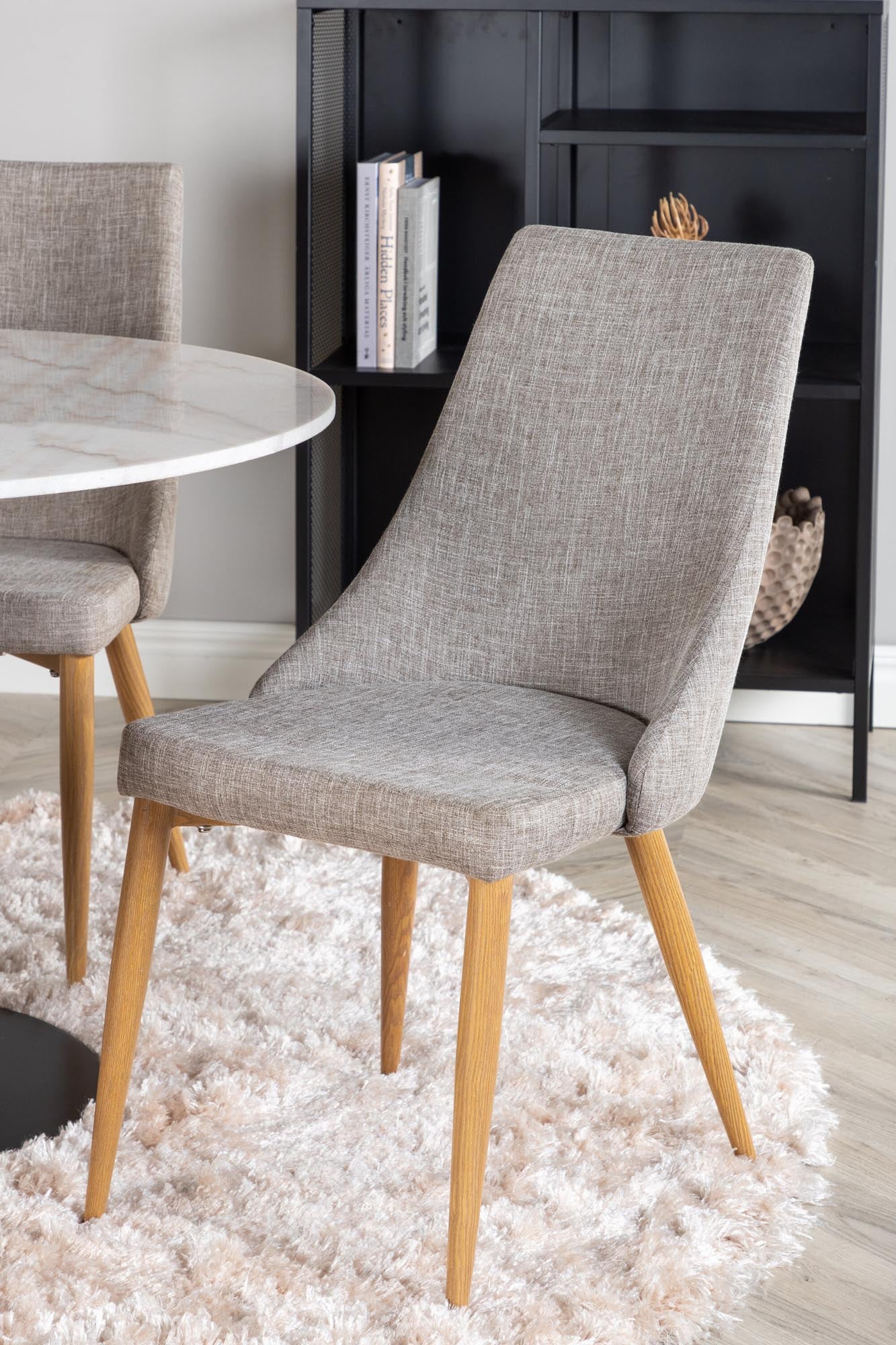 Estelle Esszimmerset + Leone ⌀106cm/4St. in Hellgrau, Natur präsentiert im Onlineshop von KAQTU Design AG. Esszimmerset ist von Venture Home