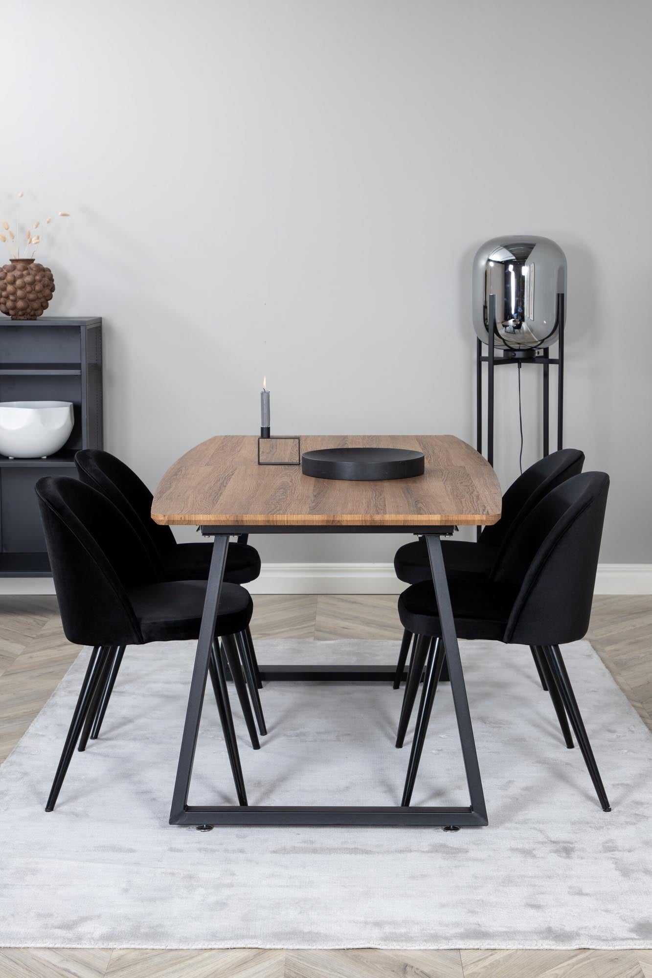 Entdecken Sie das elegante Inca Esszimmerset von Venture Home: Ausziehbar, luxuriöse Samtstühle und ideal für gesellige Abende mit bis zu 8 Personen.