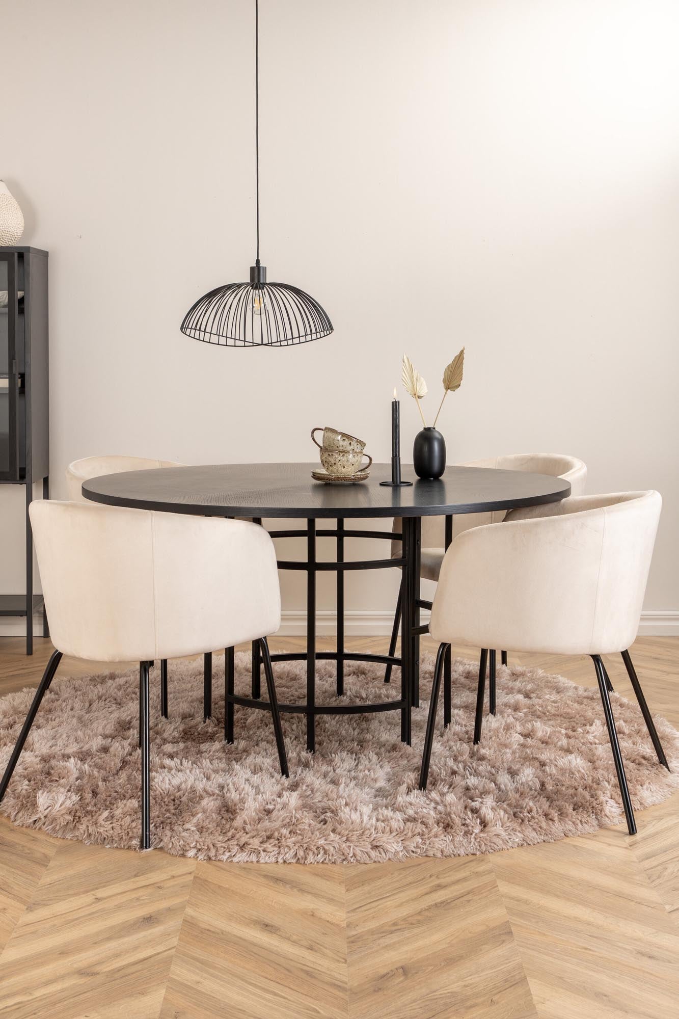 Entdecken Sie das Esszimmerset Copenhagen + Berit: Moderner runder Tisch mit 140 cm Durchmesser und eleganten, komfortablen Stühlen für gesellige Runden.