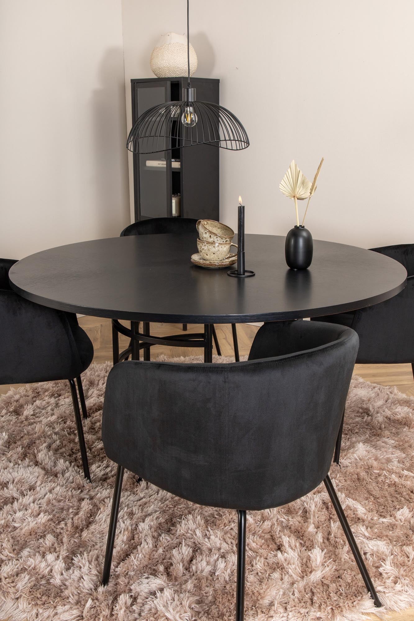 Entdecken Sie das stilvolle Esszimmerset Copenhagen + Berit: runder Tisch (140 cm) und bequeme Stühle für einladende Essmomente.