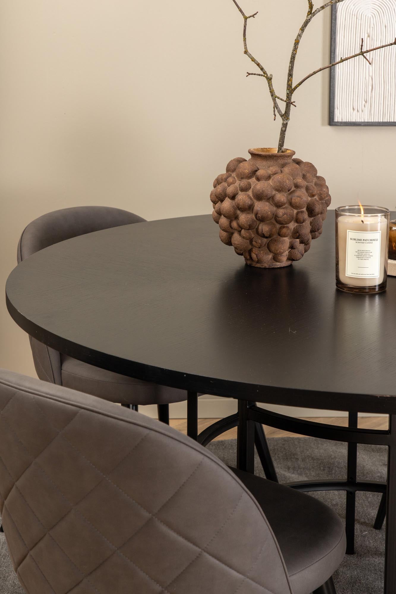 Stilvolles Esszimmerset Copenhagen + Velvet: Moderner Esstisch und bequeme Stühle für gesellige Runden und elegantes Ambiente.