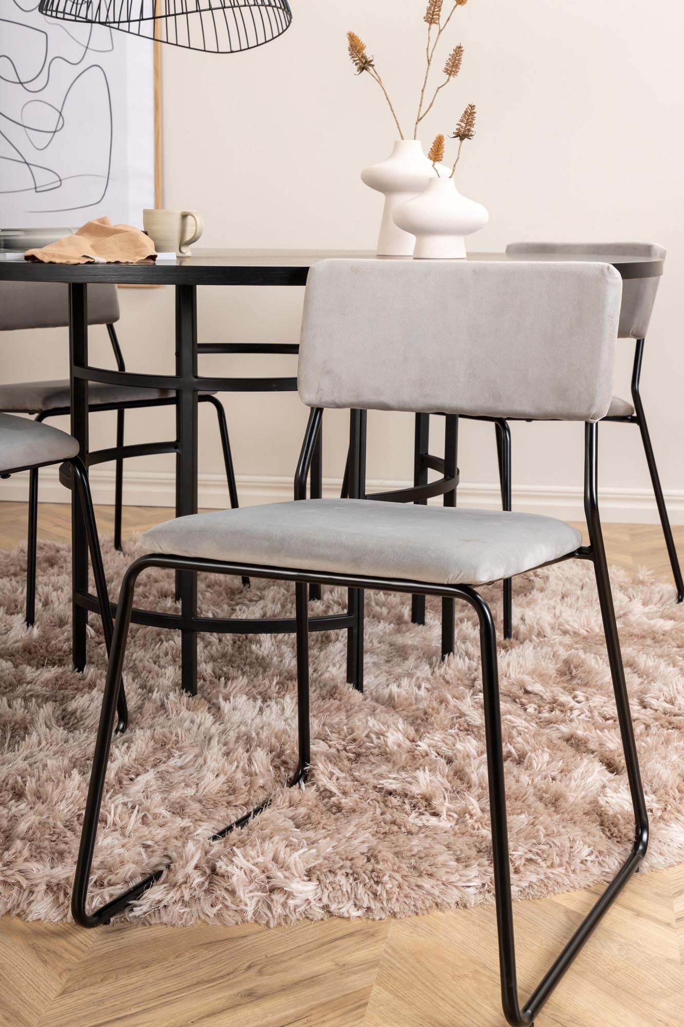 Esszimmerset Copenhagen + Kenth ⌀140cm/4St. in Schwarz / Hellgrau präsentiert im Onlineshop von KAQTU Design AG. Esszimmerset ist von Venture Home