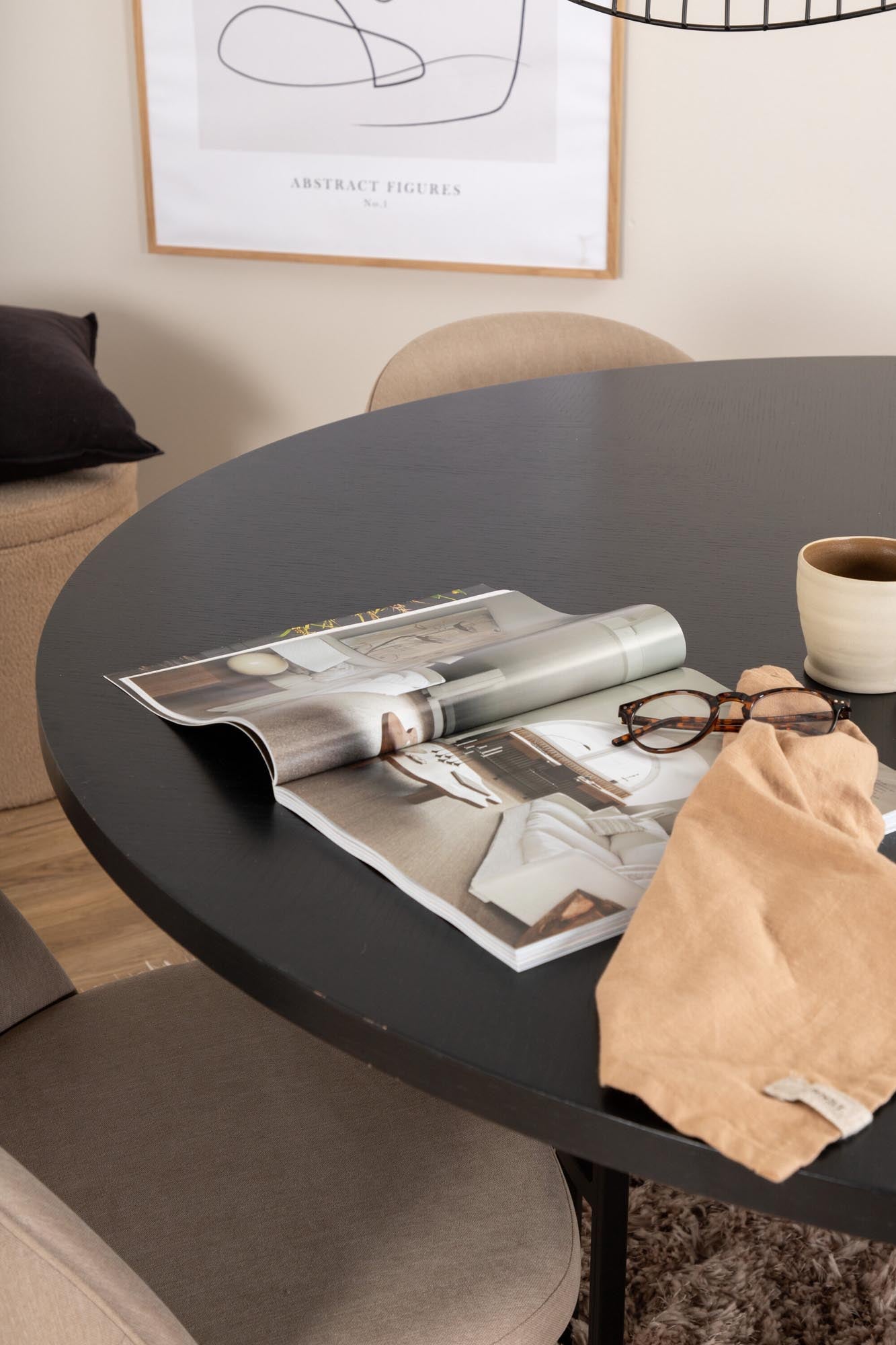 Stilvolles Esszimmerset Copenhagen + Velvet: Moderner Esstisch und bequeme Stühle für unvergessliche Momente in Ihrem Essbereich.